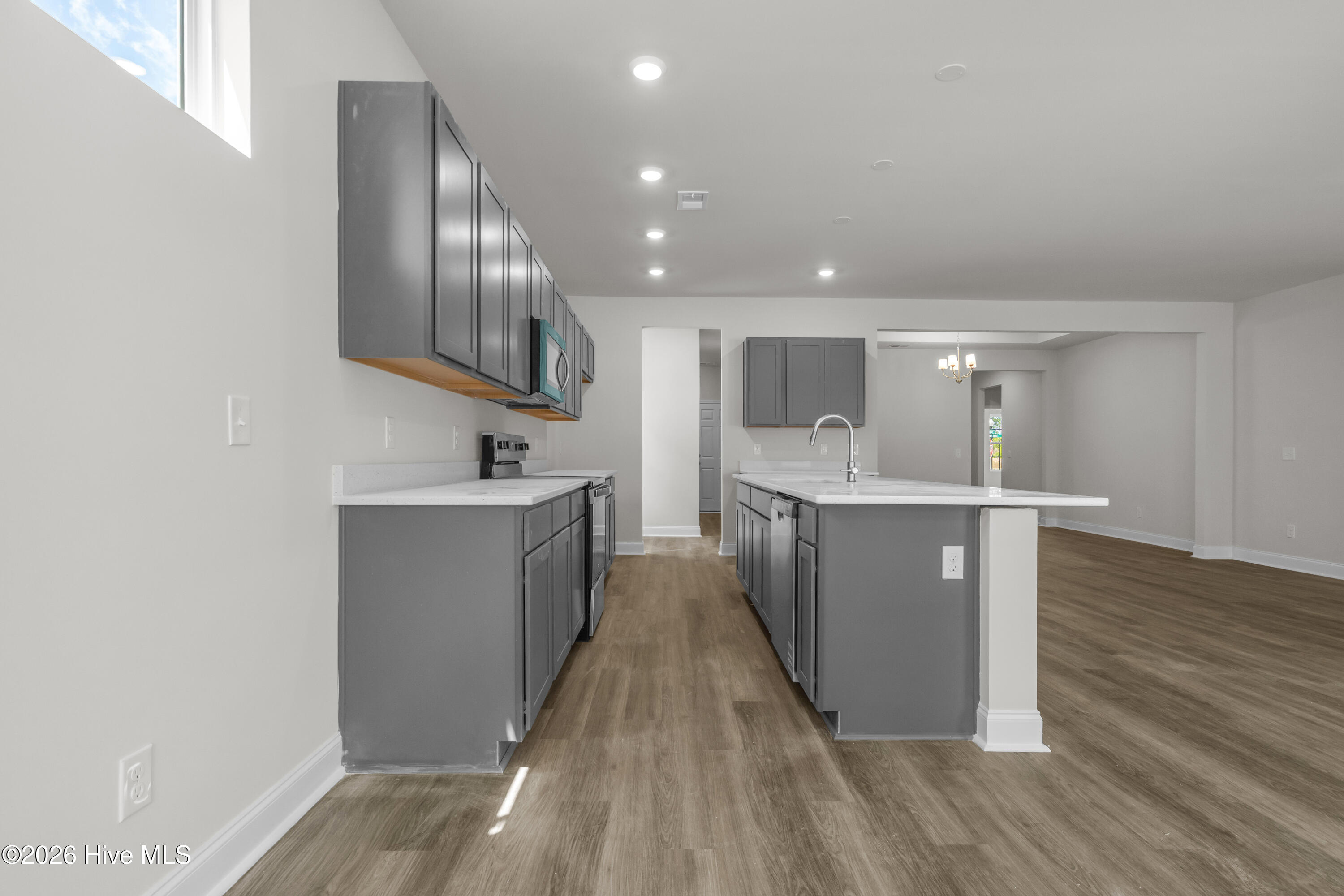 100554744 | Photo 16