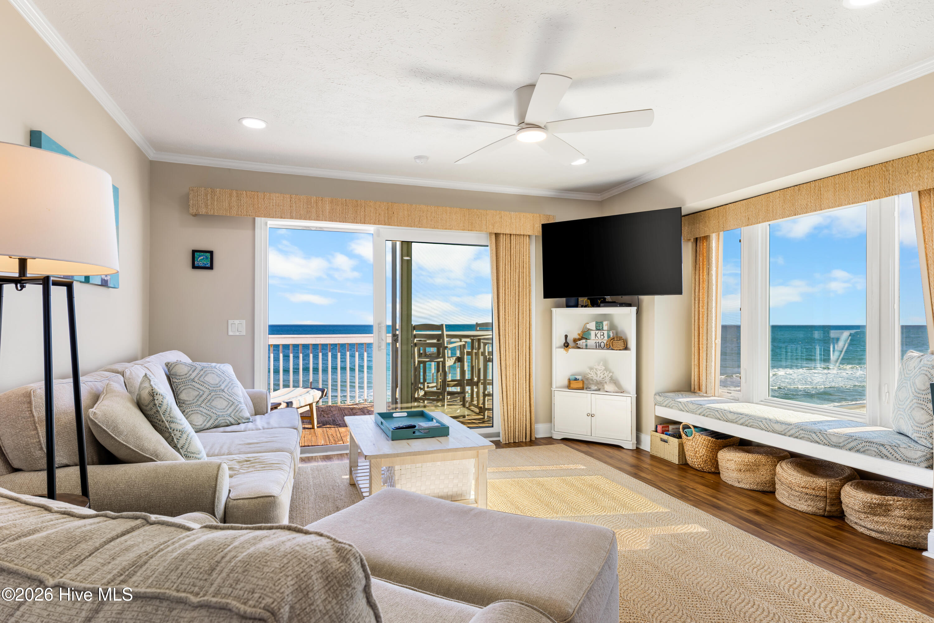 100550071 | Photo 11