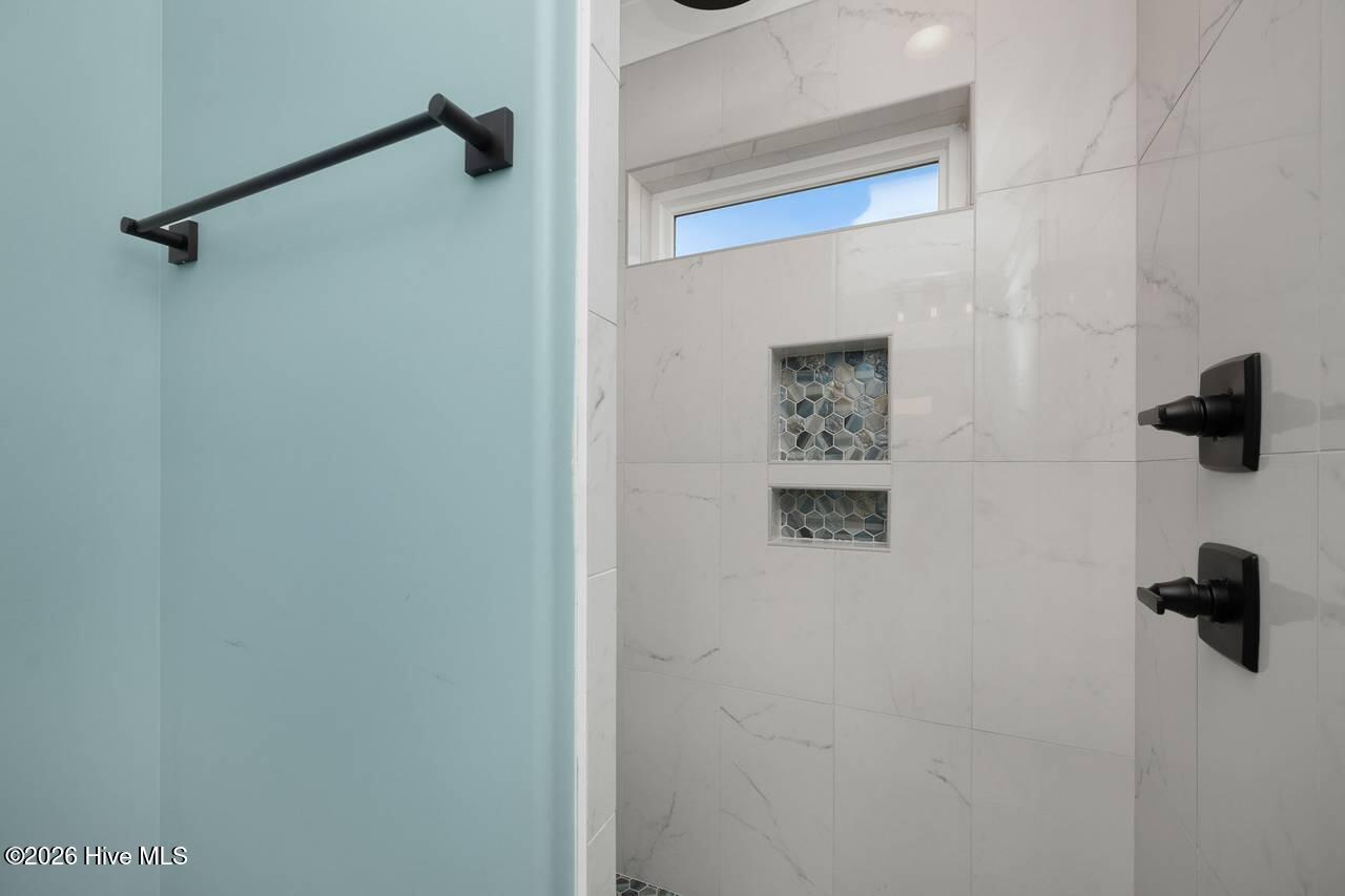 100560212 | Photo 114