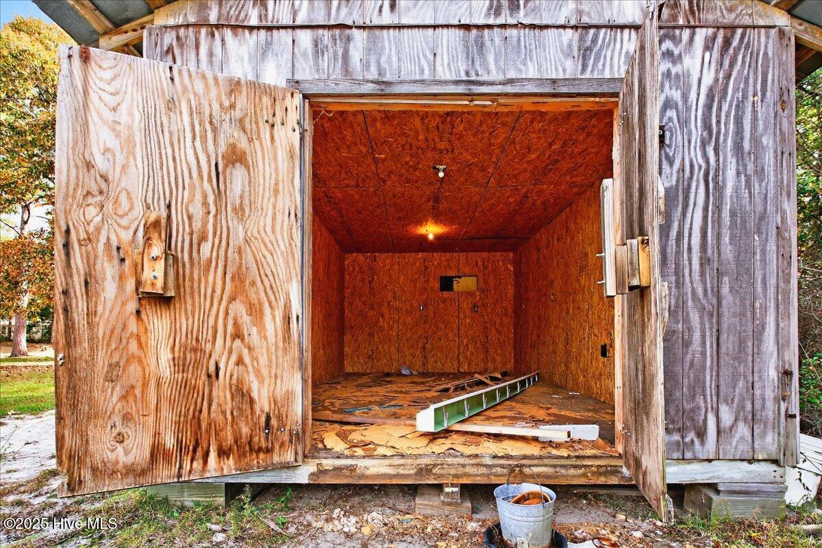 100543230 | Photo 38