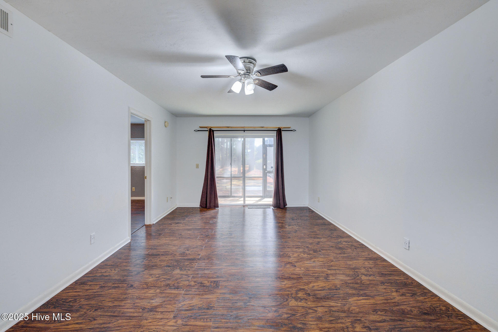 100535312 | Photo 12