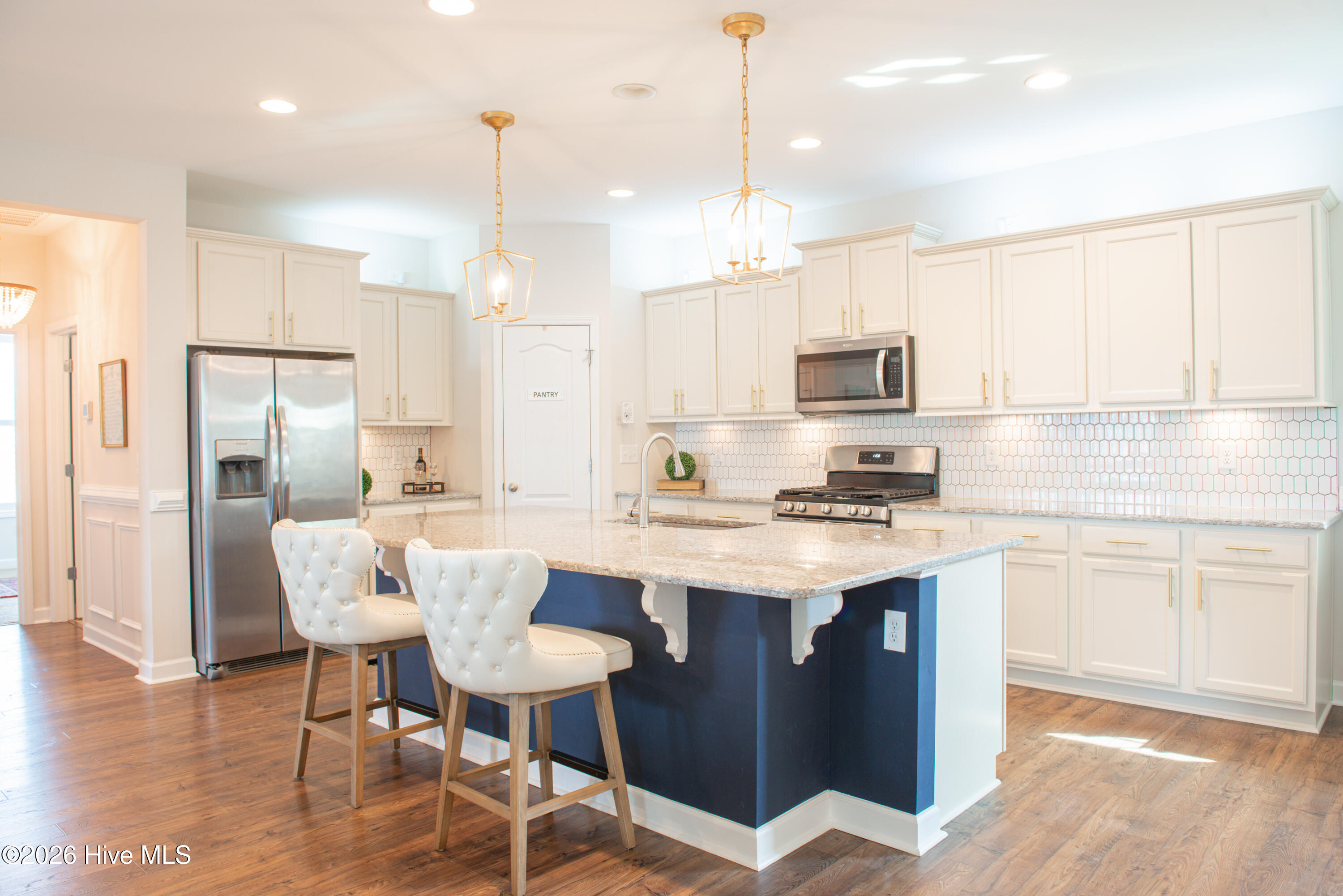 100553432 | Photo 35