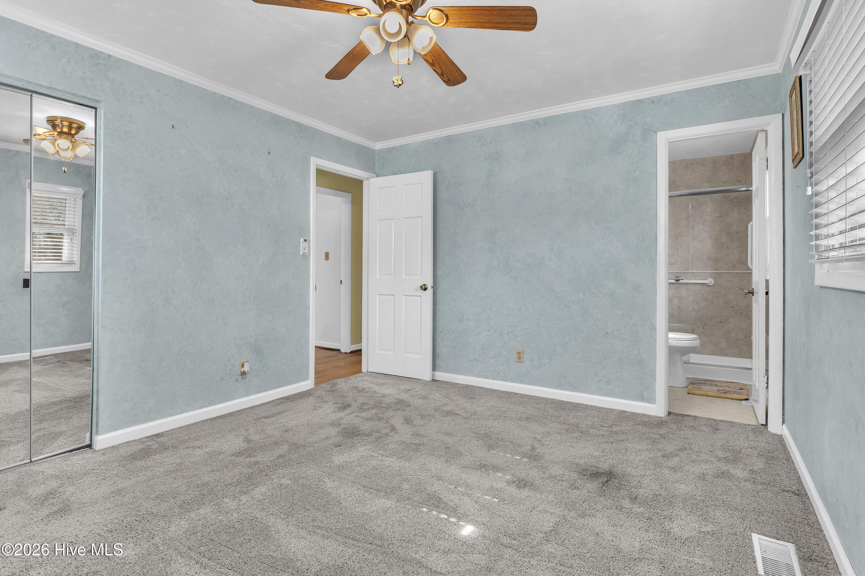 100555841 | Photo 38