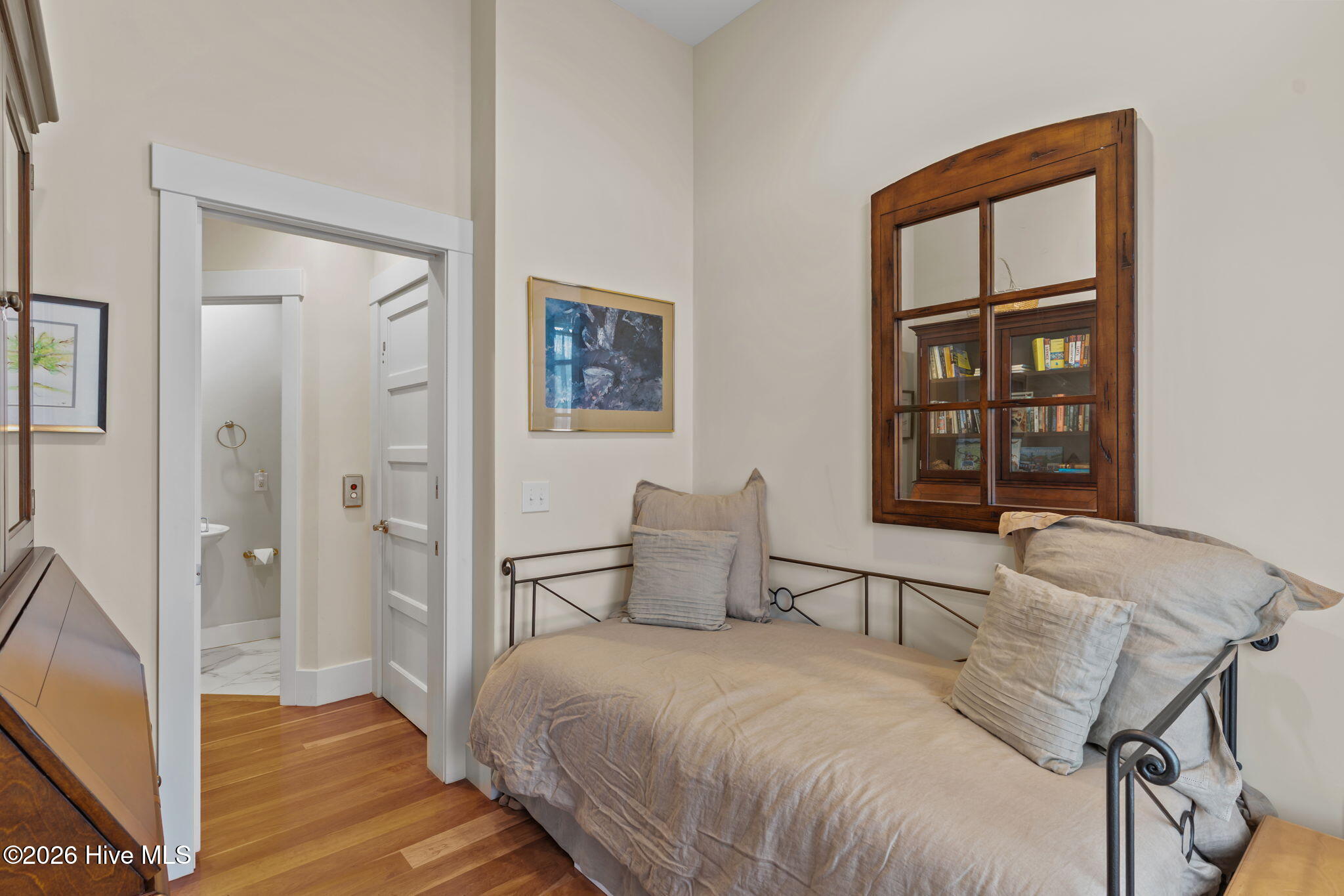 100555119 | Photo 25