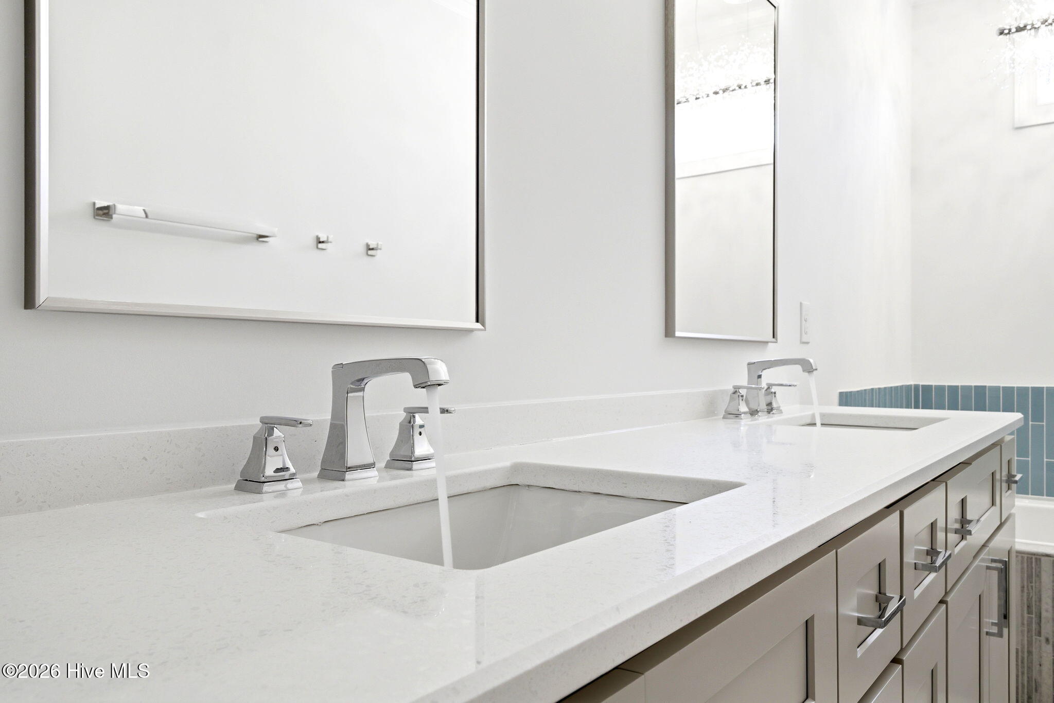 100565030 | Photo 29