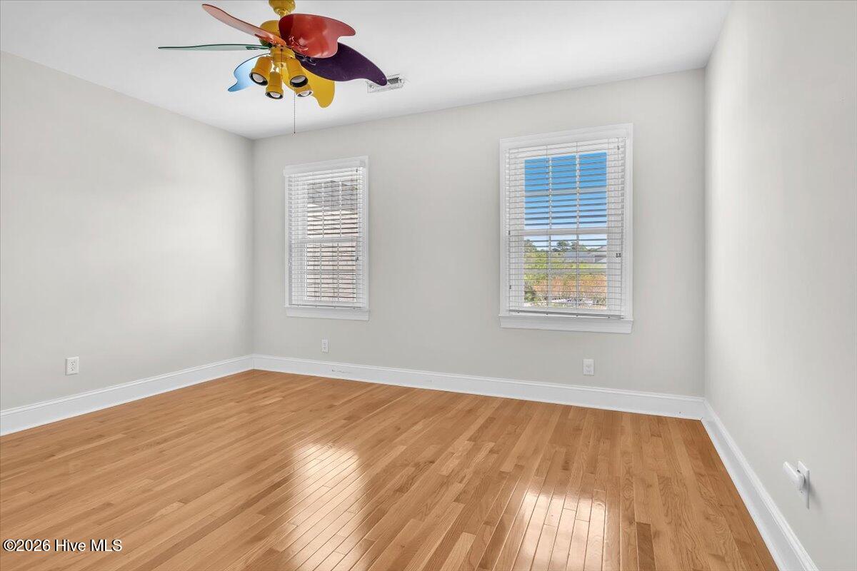 100564445 | Photo 37