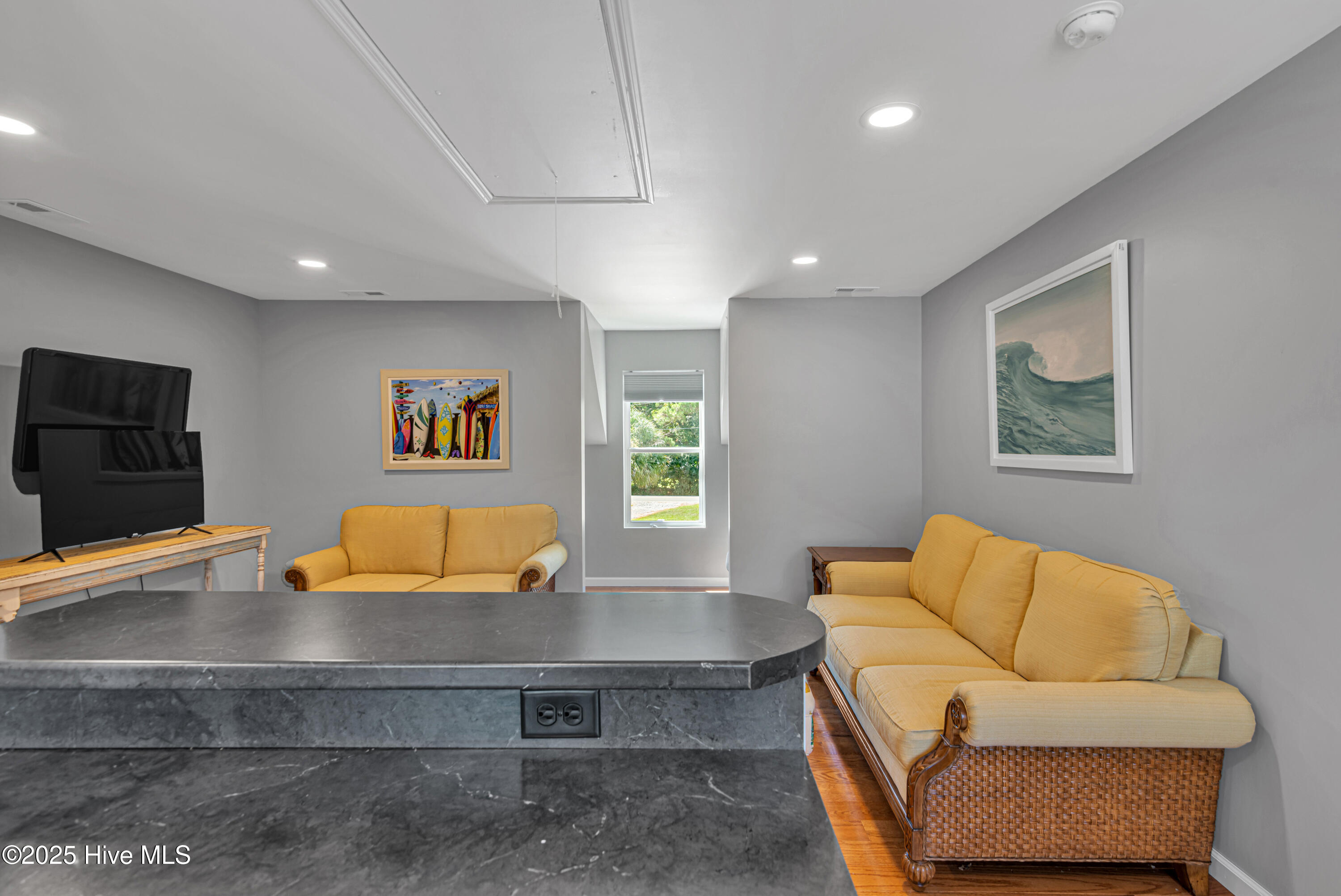 100530224 | Photo 51