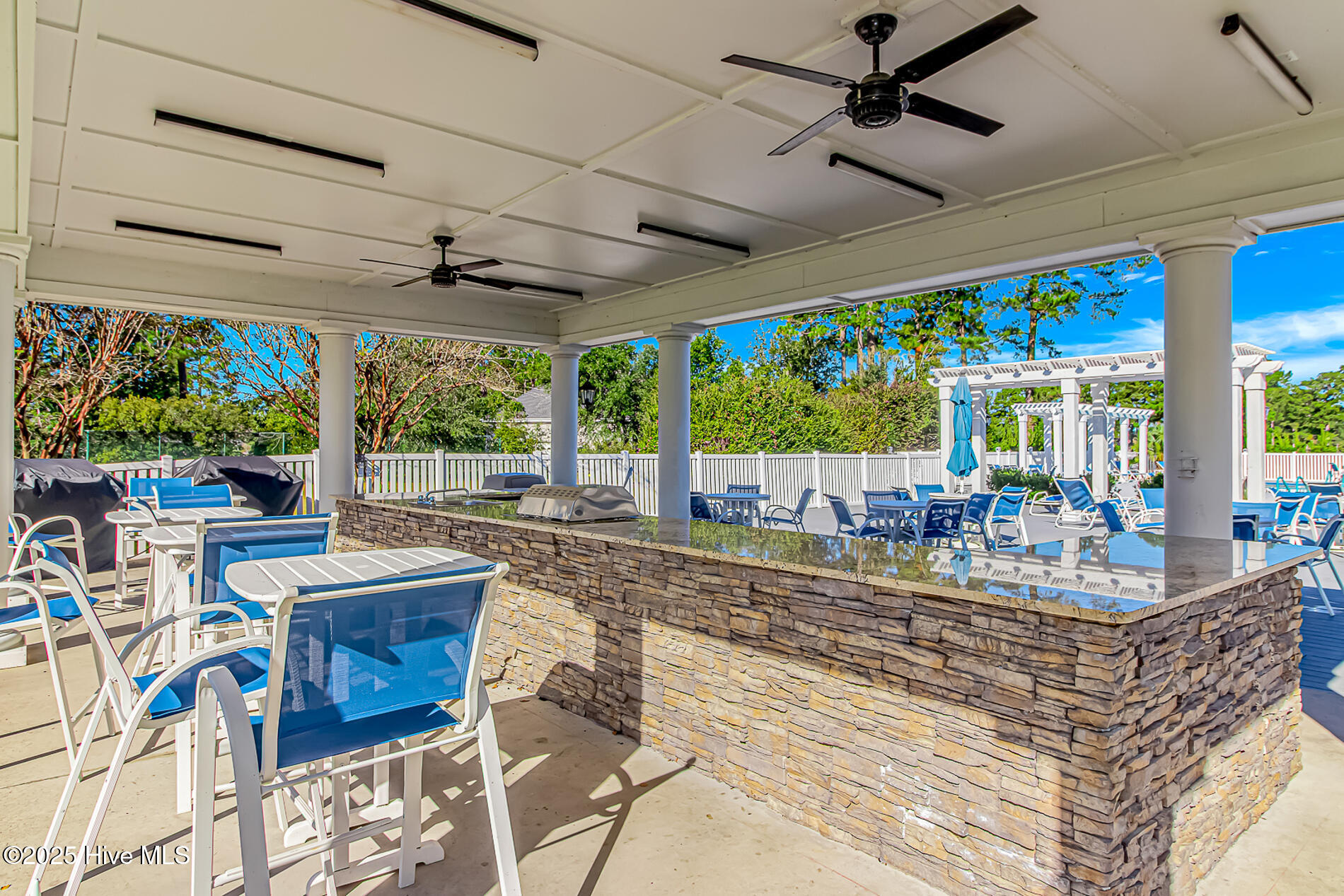 100536588 | Photo 34