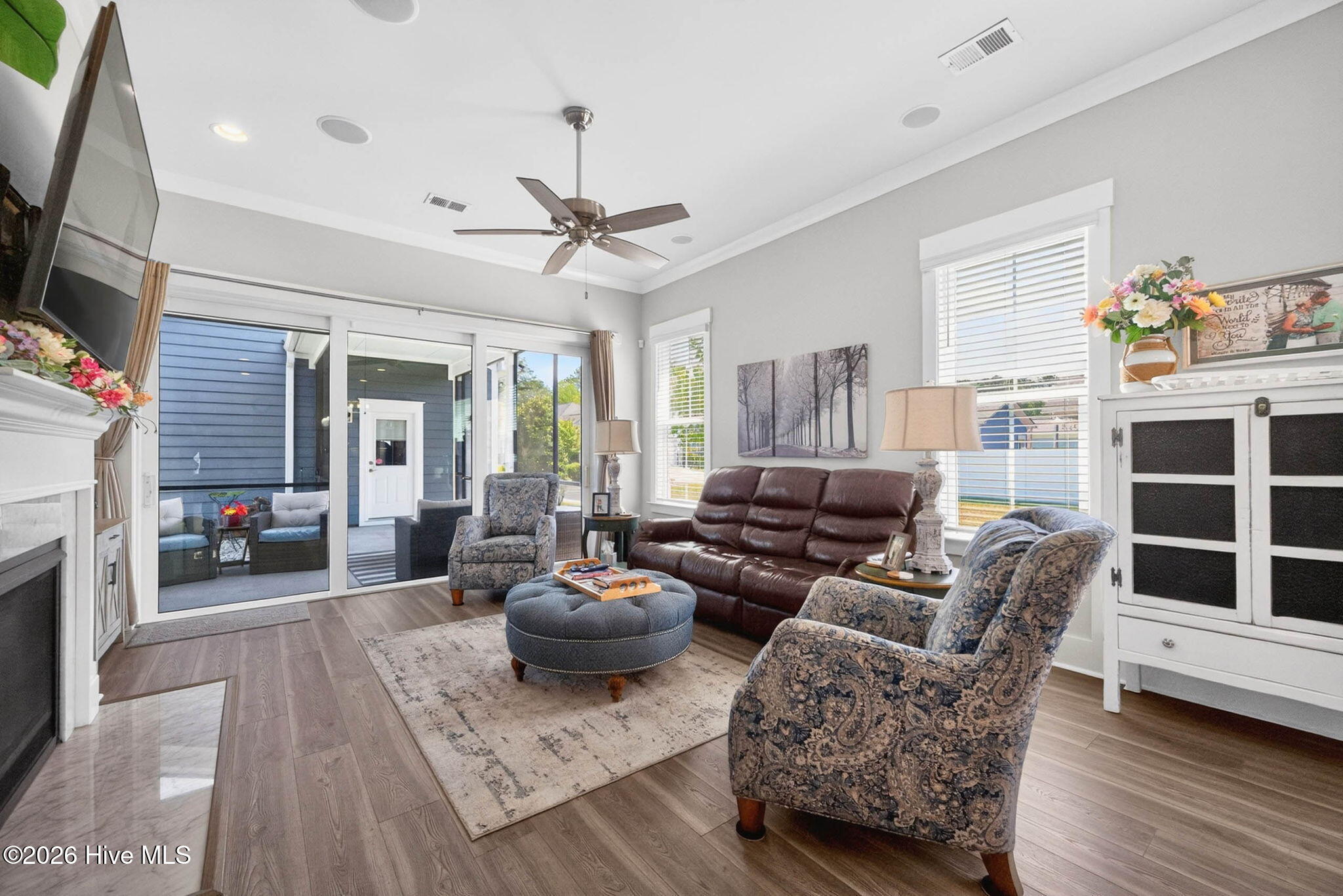 100567275 | Photo 28