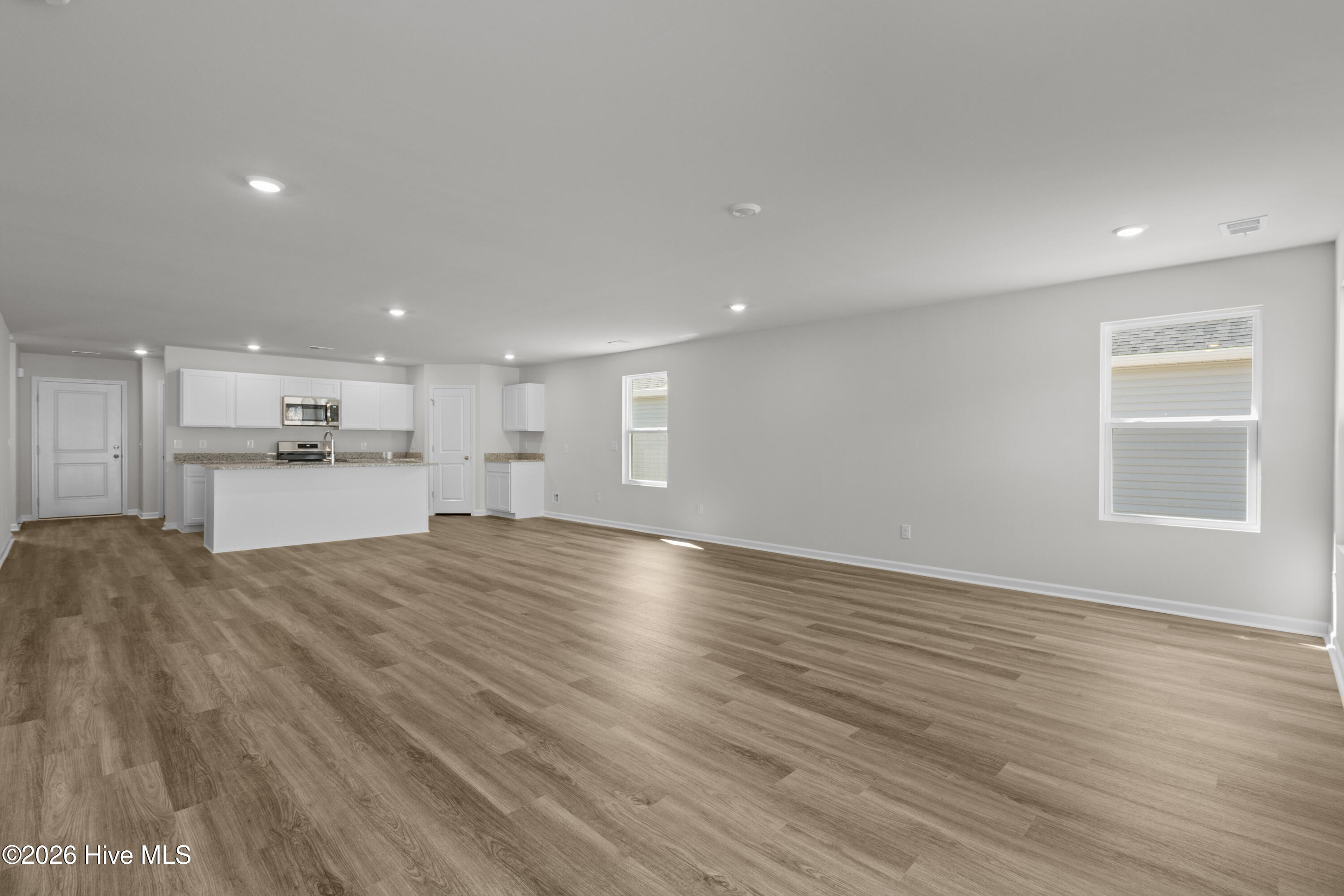 100552146 | Photo 12