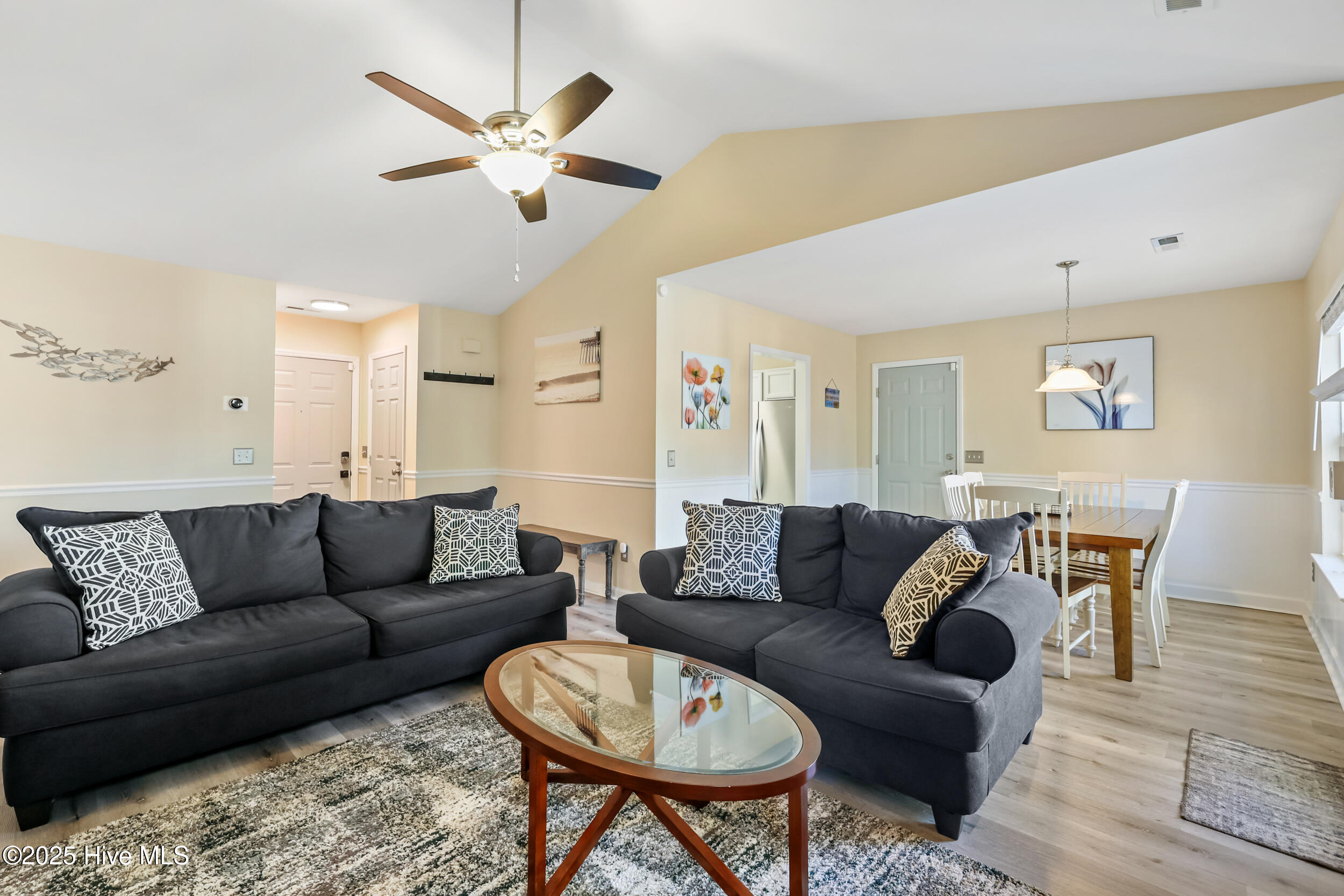 100545167 | Photo 11