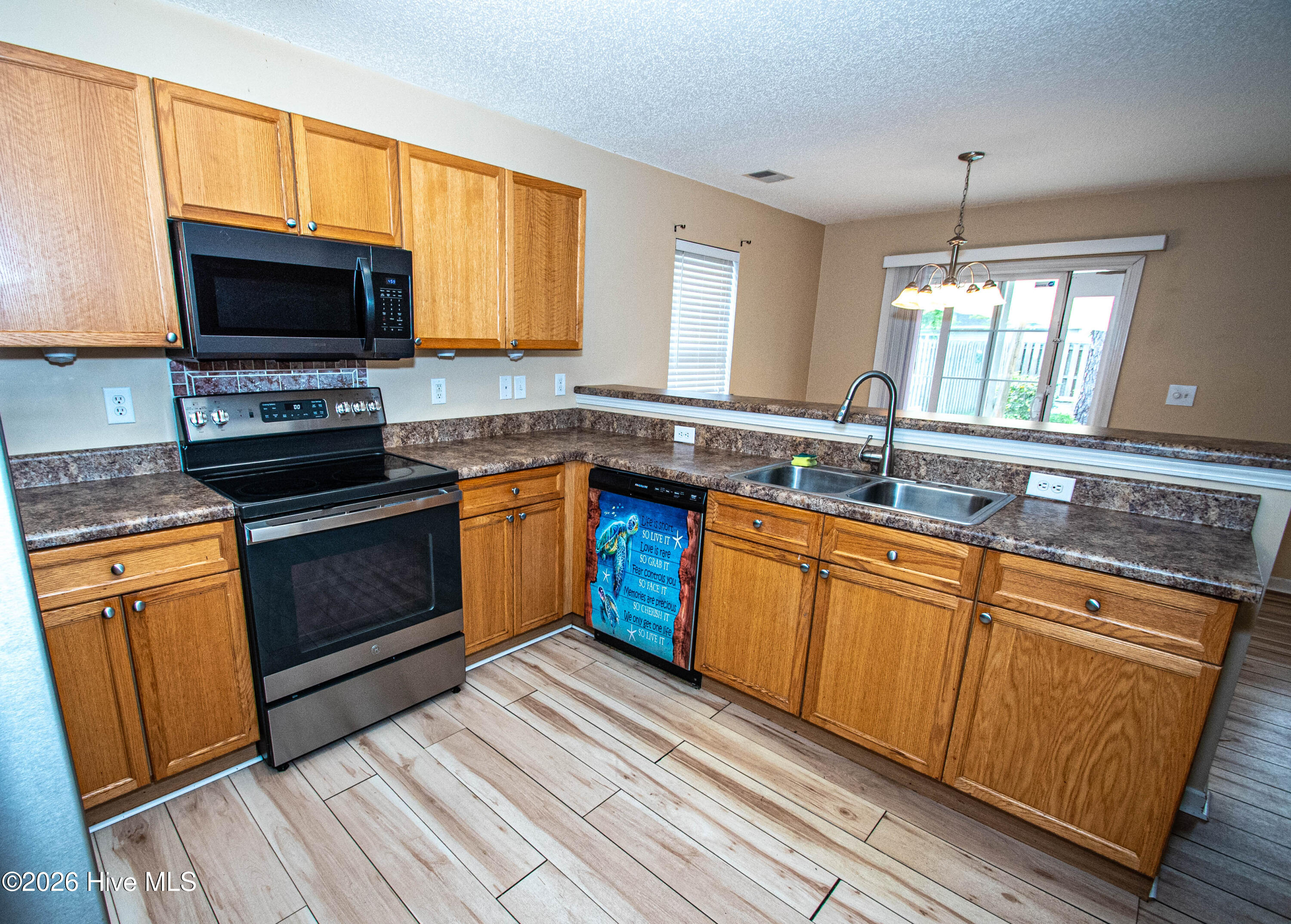 100567931 | Photo 26