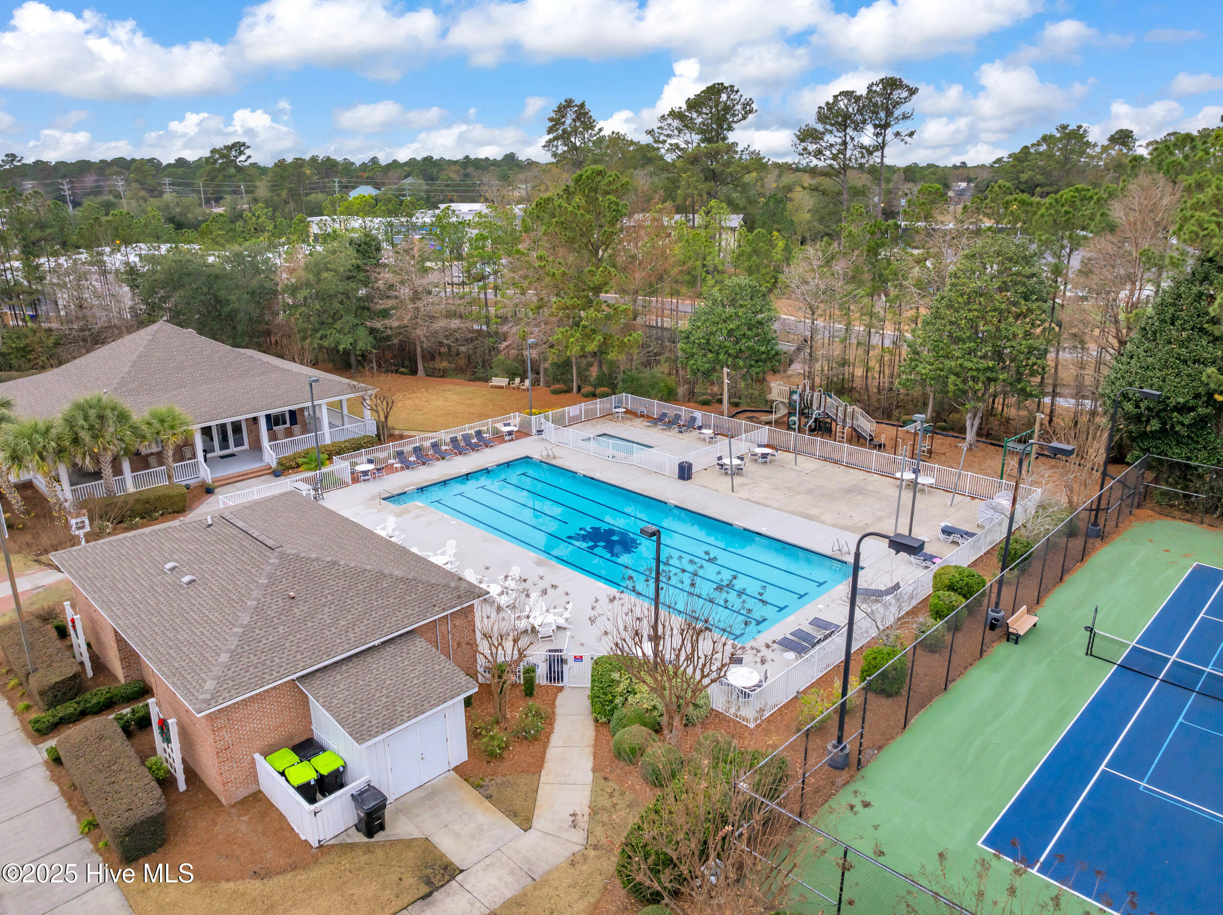 100544090 | Photo 24