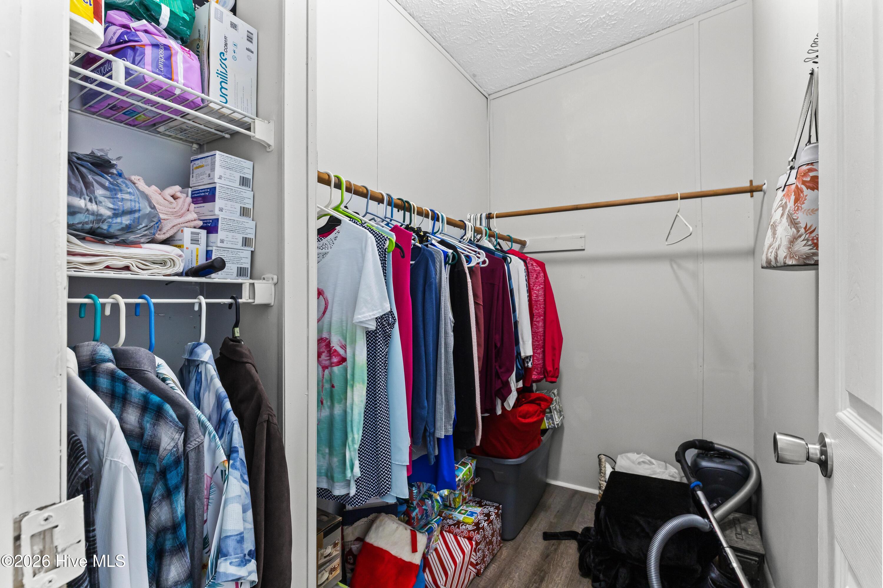 100547294 | Photo 21