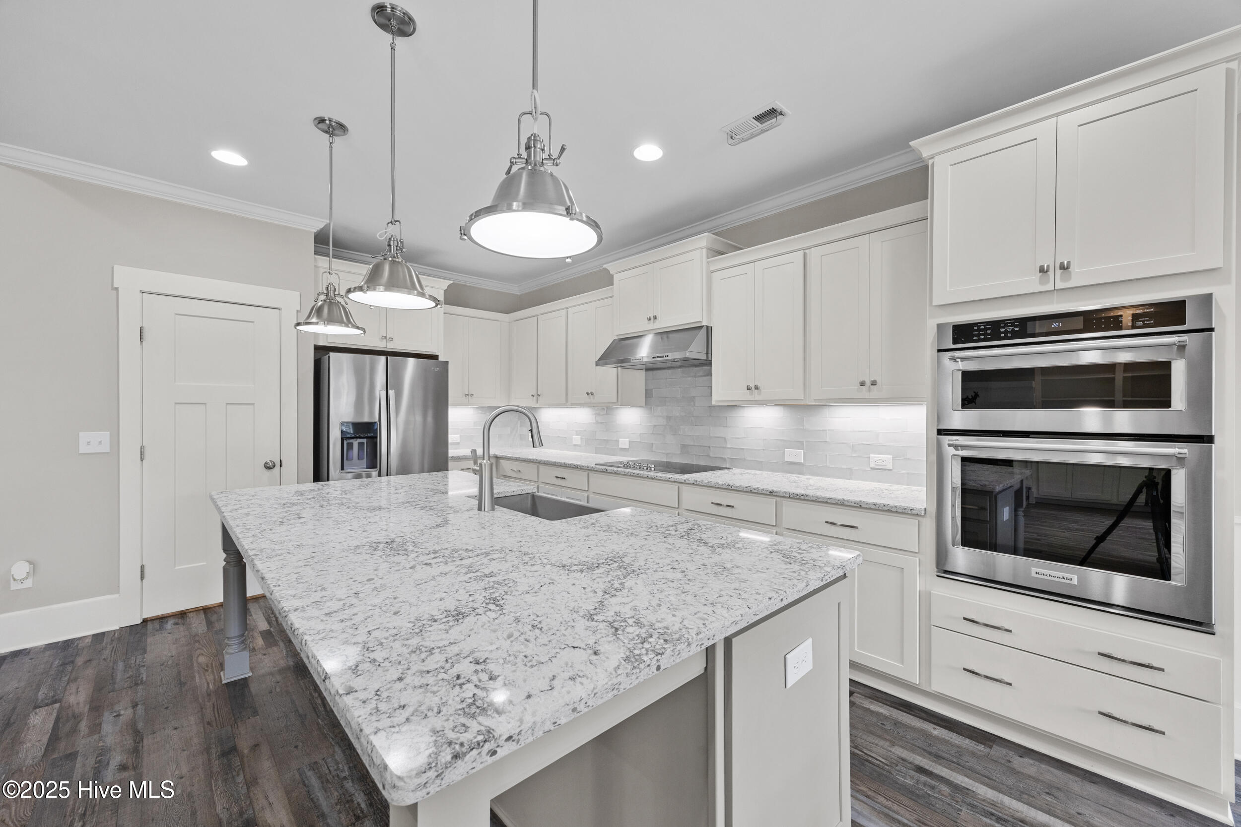 100544586 | Photo 25