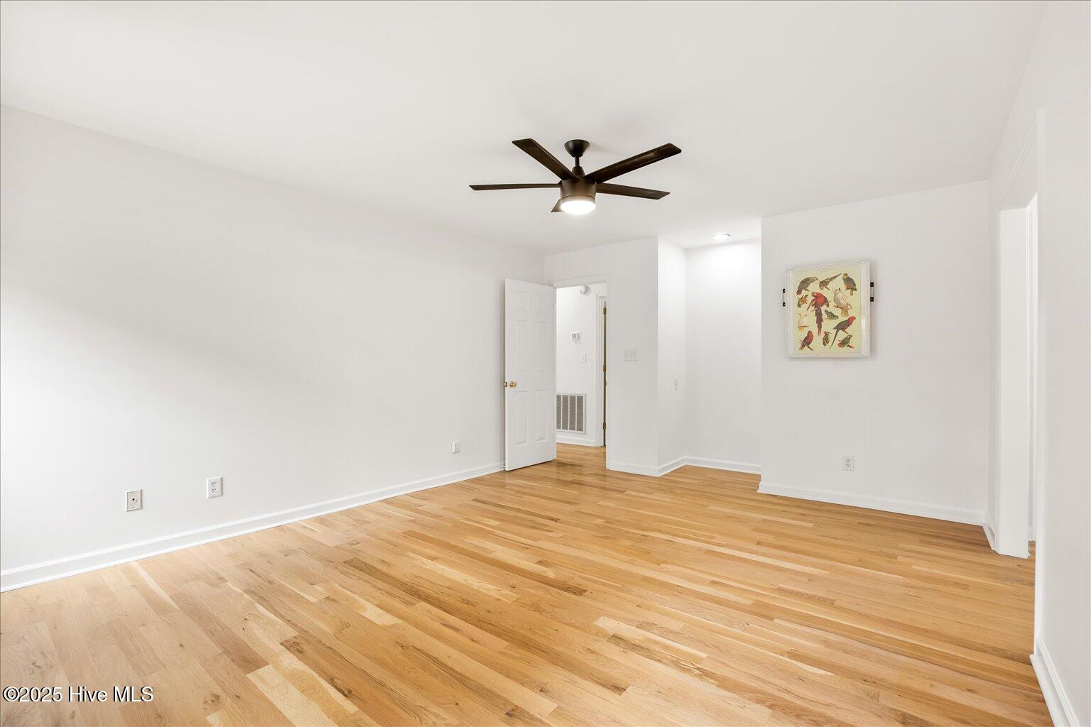 100535280 | Photo 28