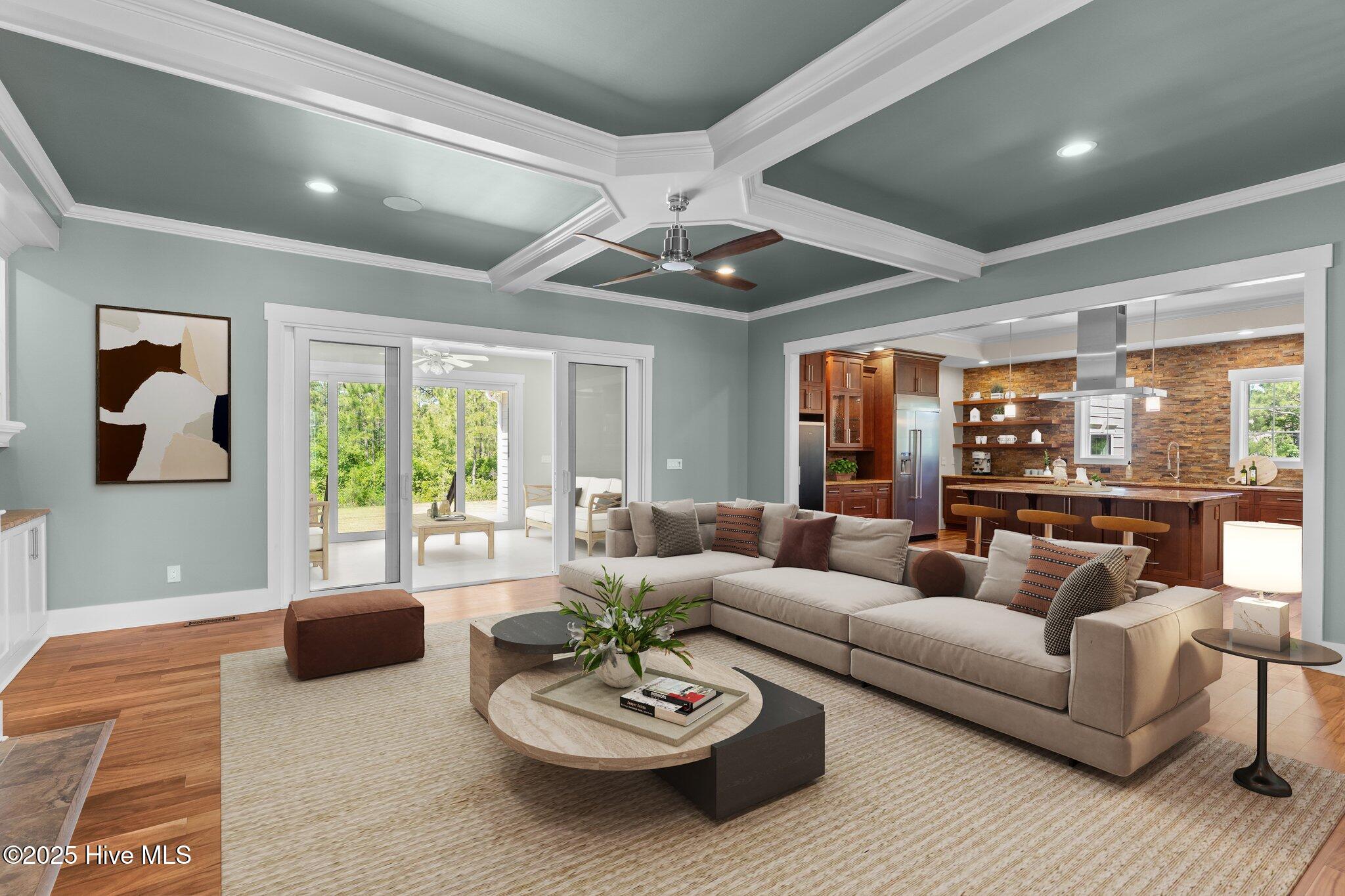 100510786 | Photo 12