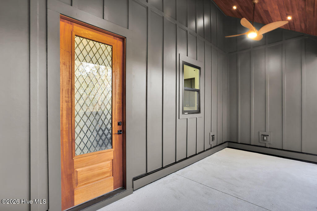 100550907 | Photo 46