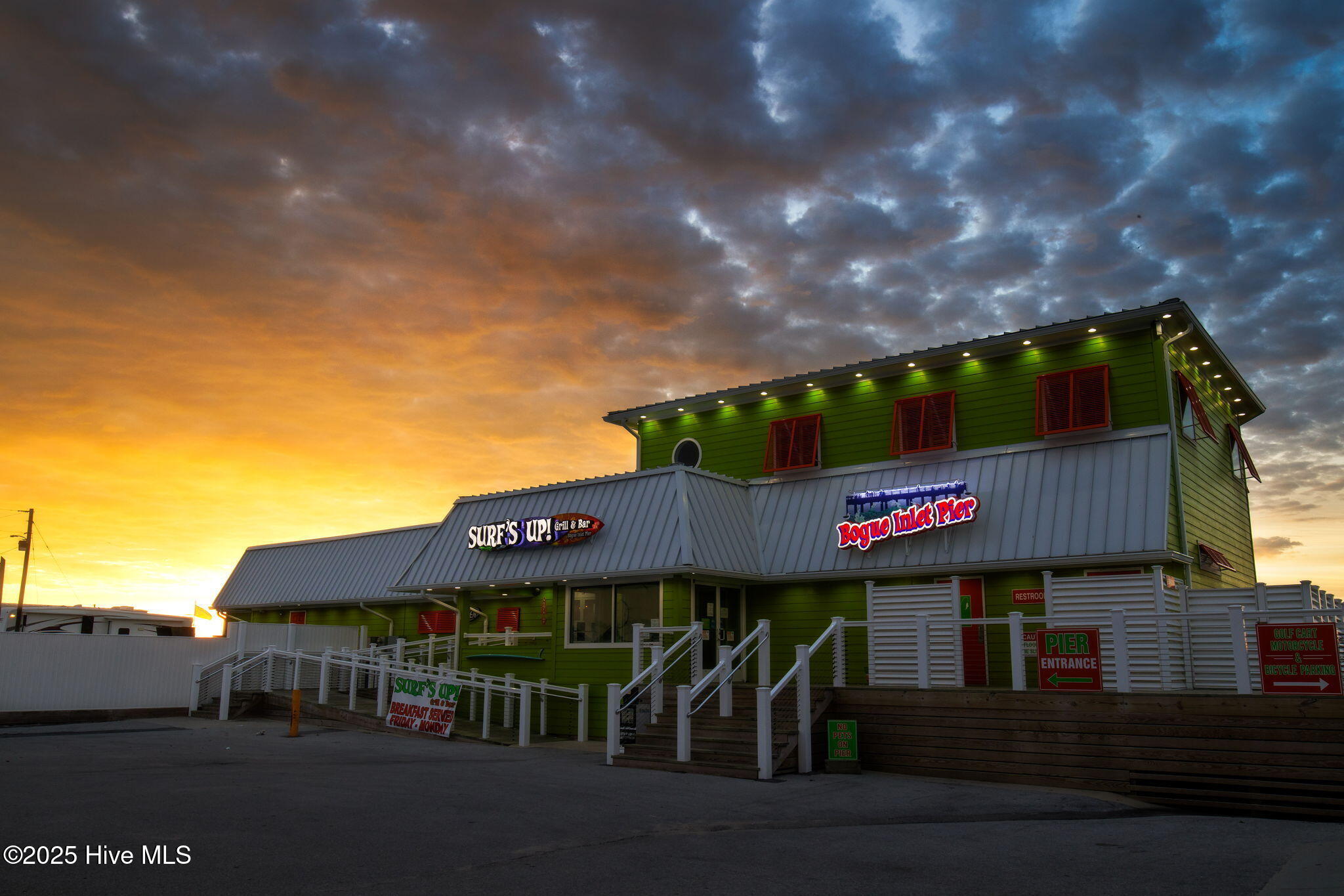 100535776 | Photo 53