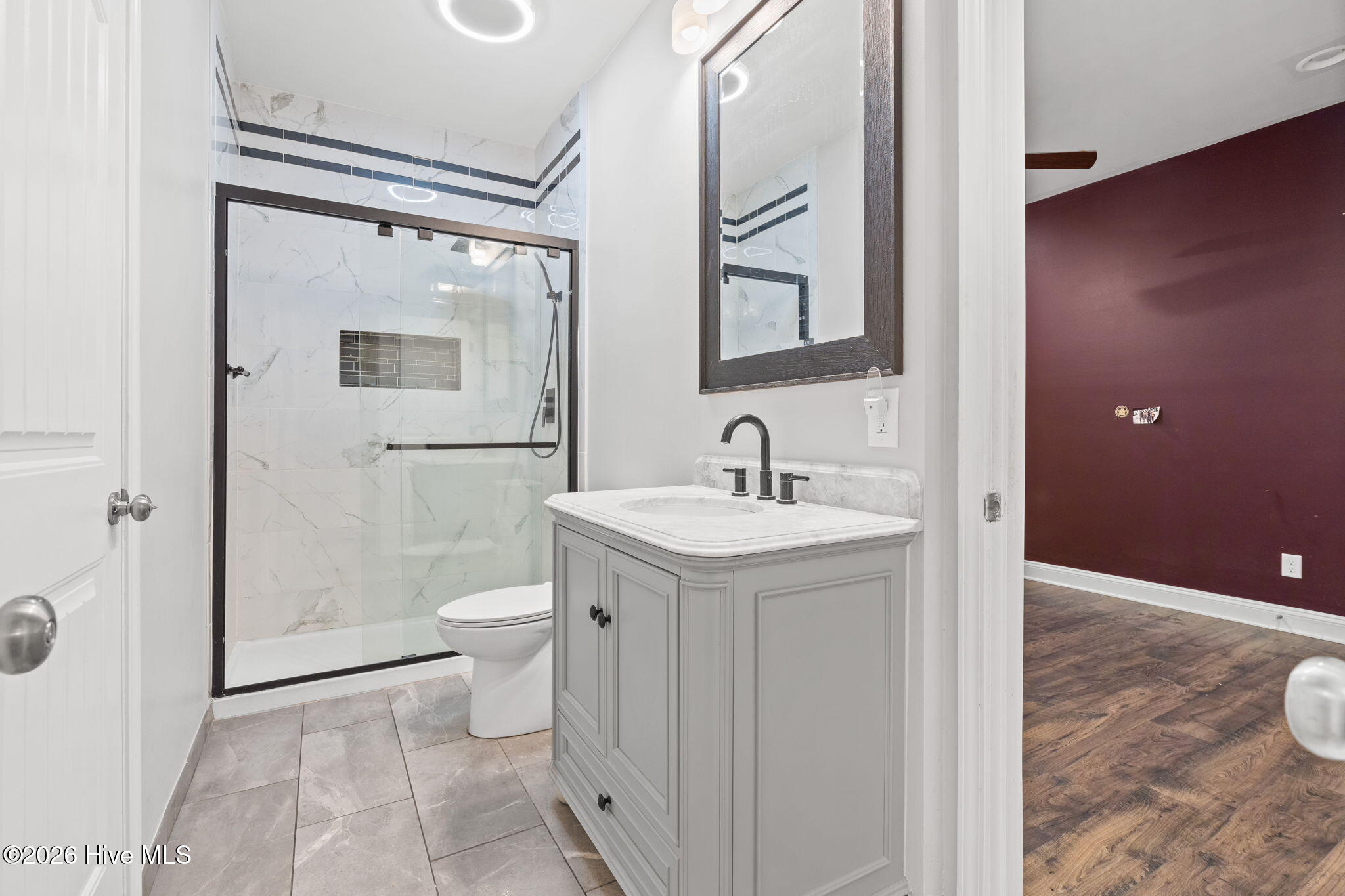 100540133 | Photo 13