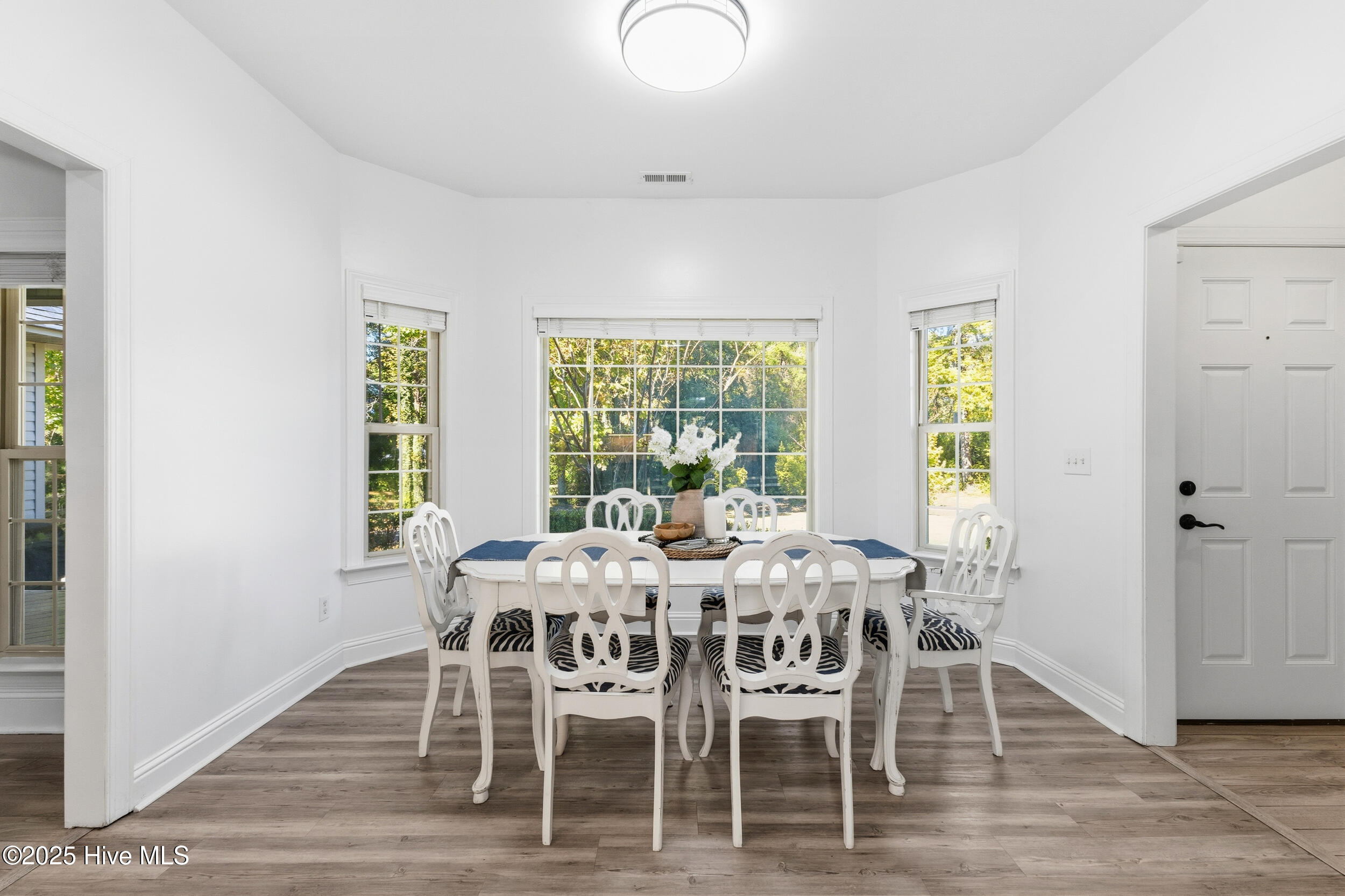 100537755 | Photo 11