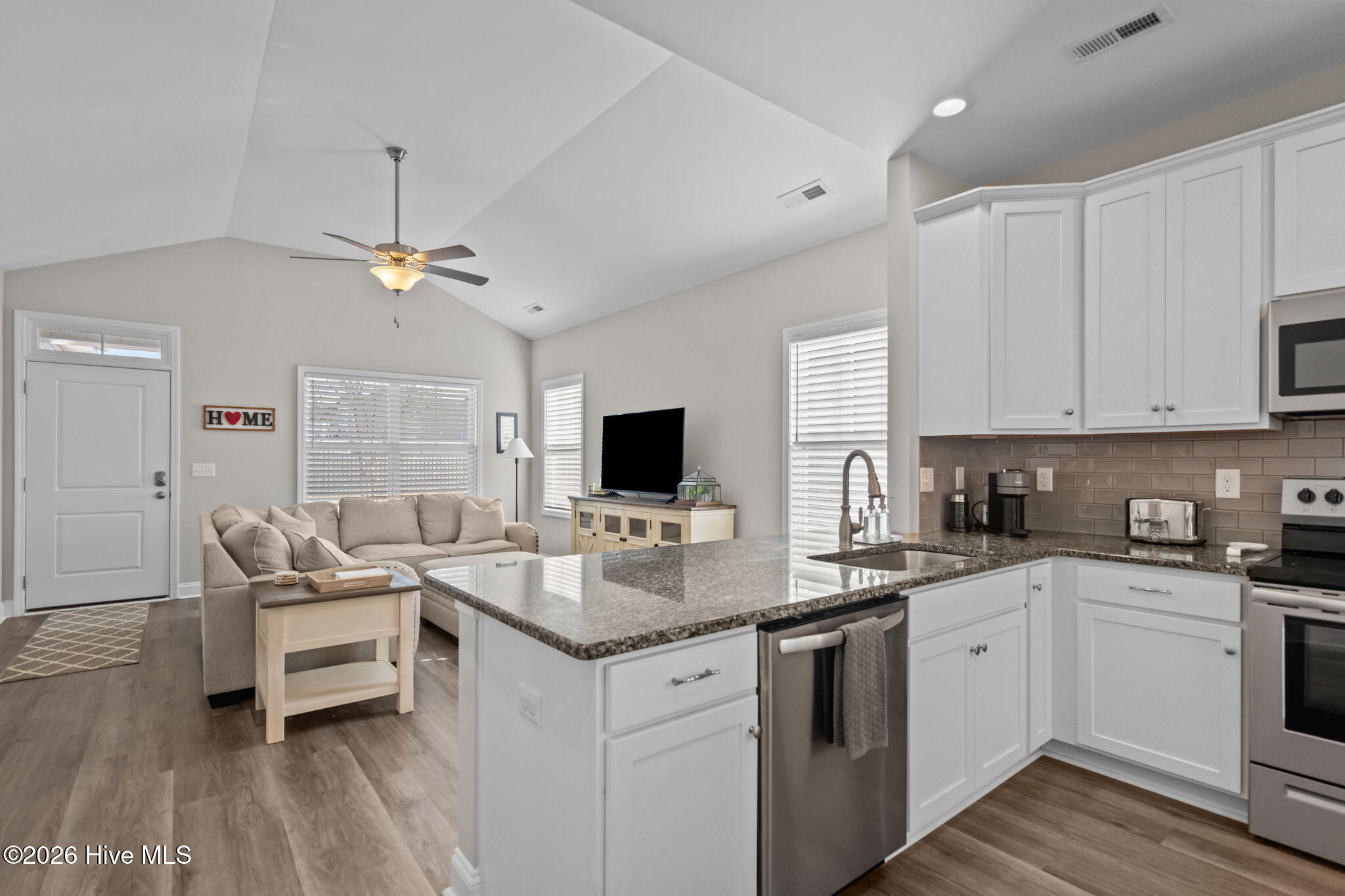 100557039 | Photo 13