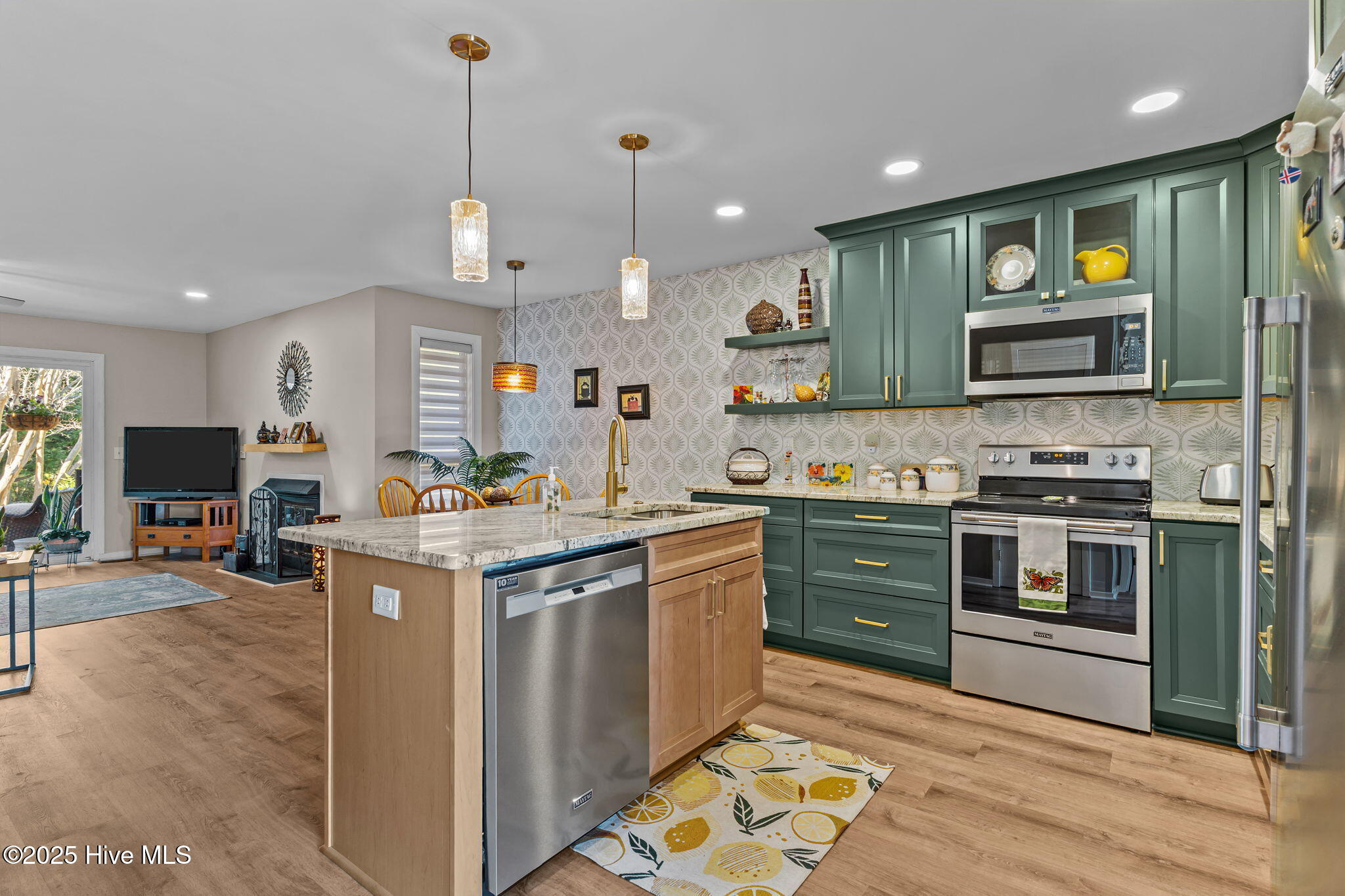 100545533 | Photo 12