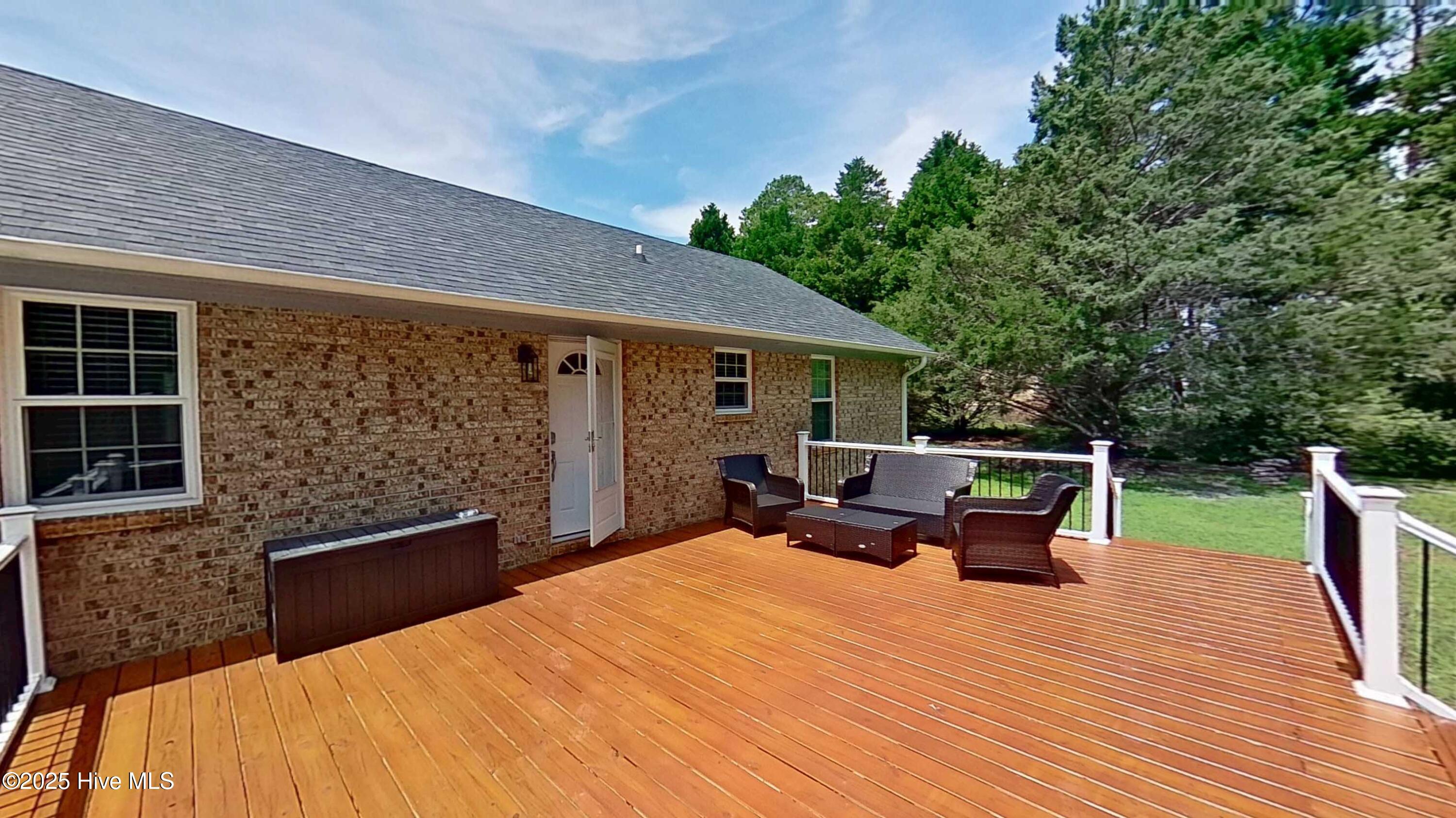 100520578 | Photo 26