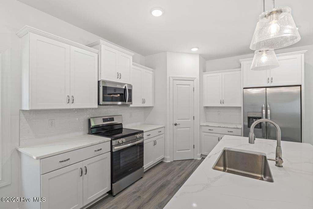 100553822 | Photo 15