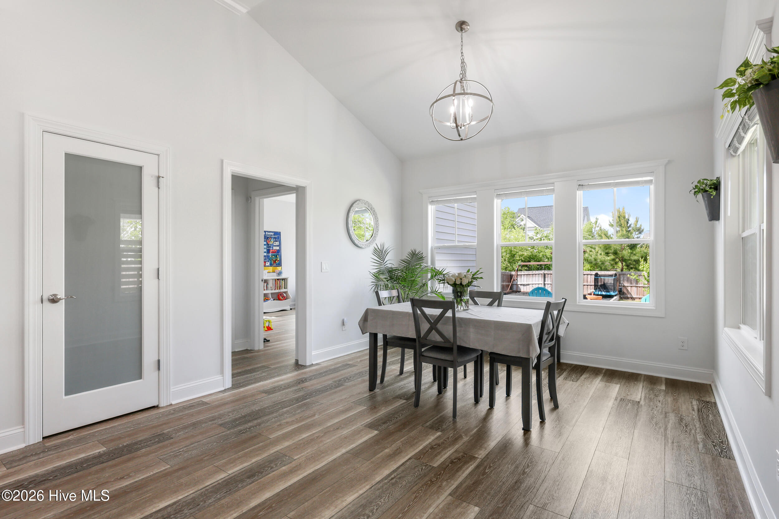 100569219 | Photo 17