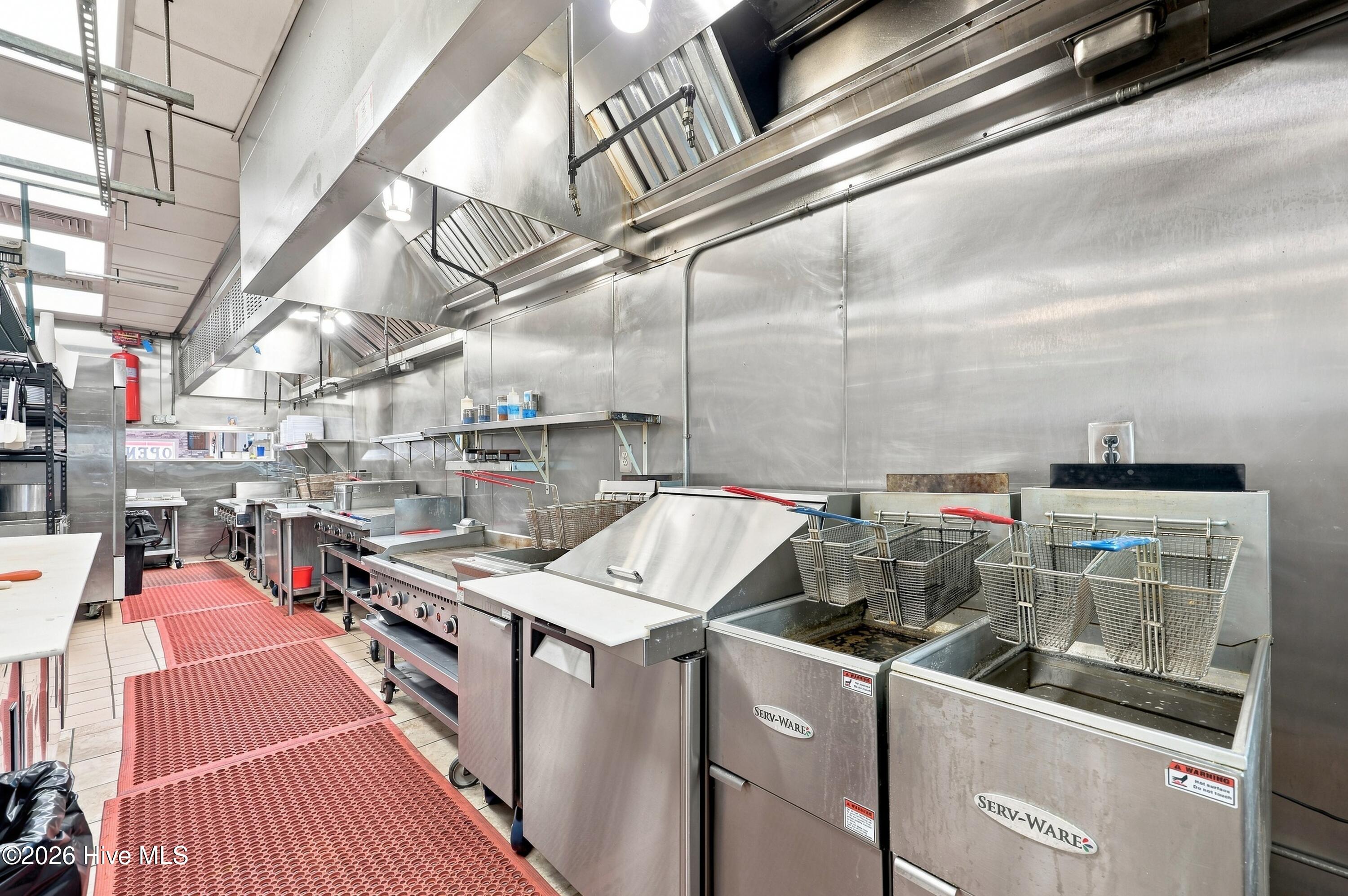 Kitchen fryer equipment