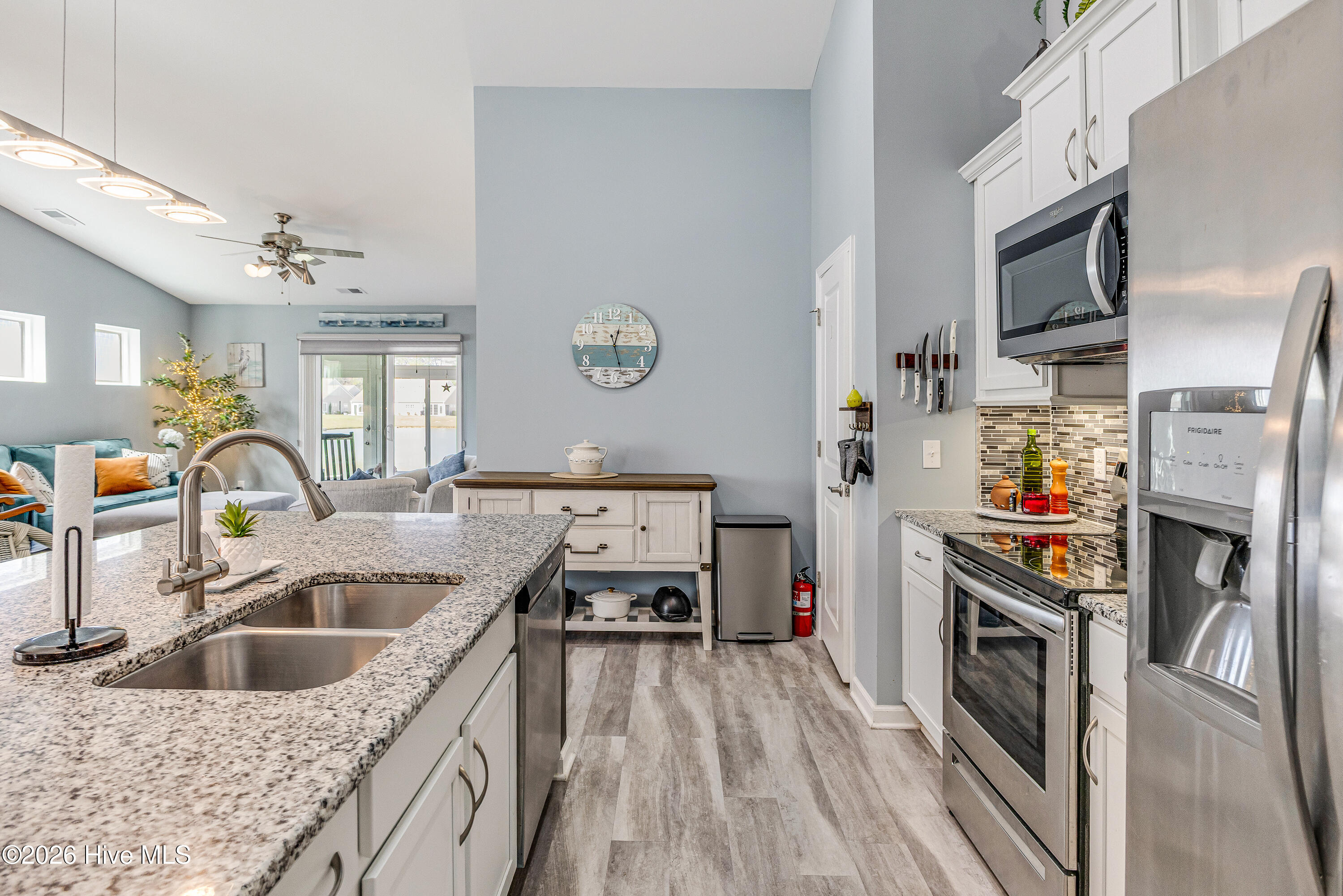 100560714 | Photo 13