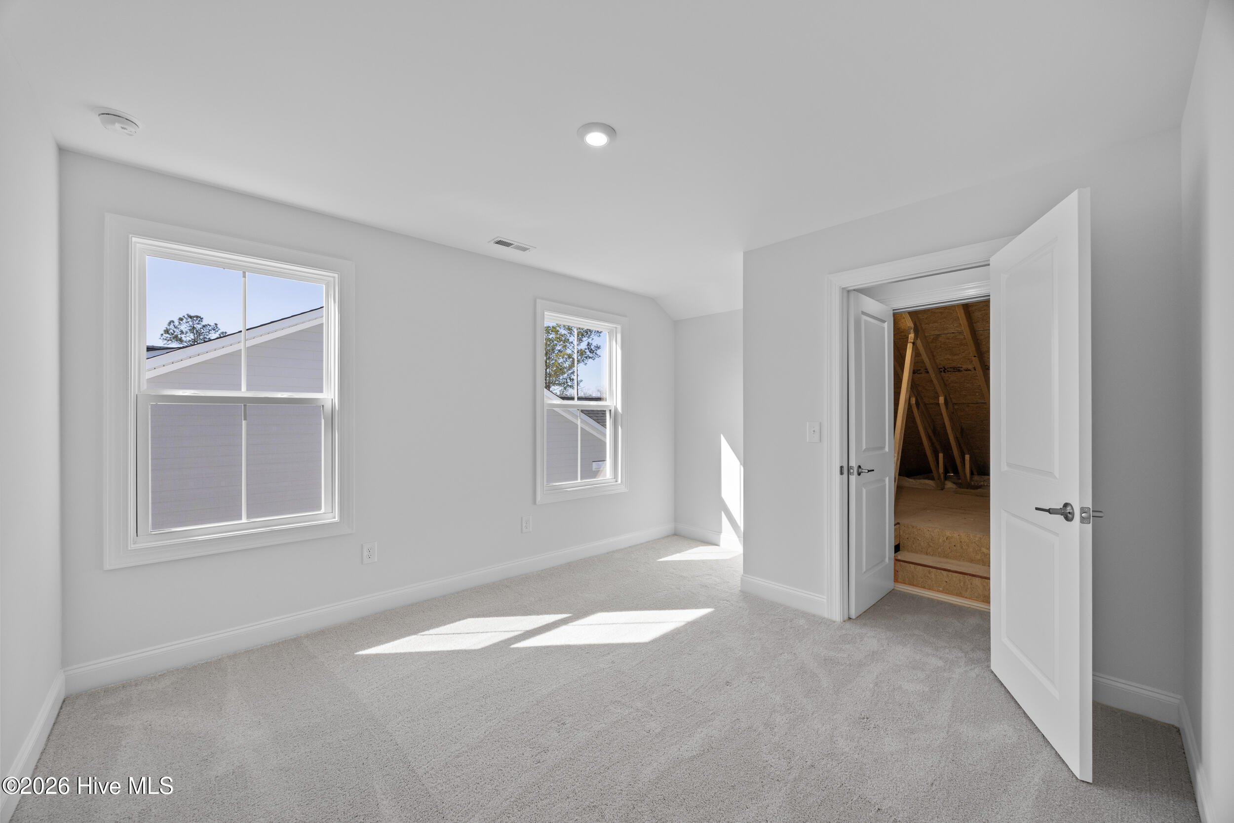 100527055 | Photo 34