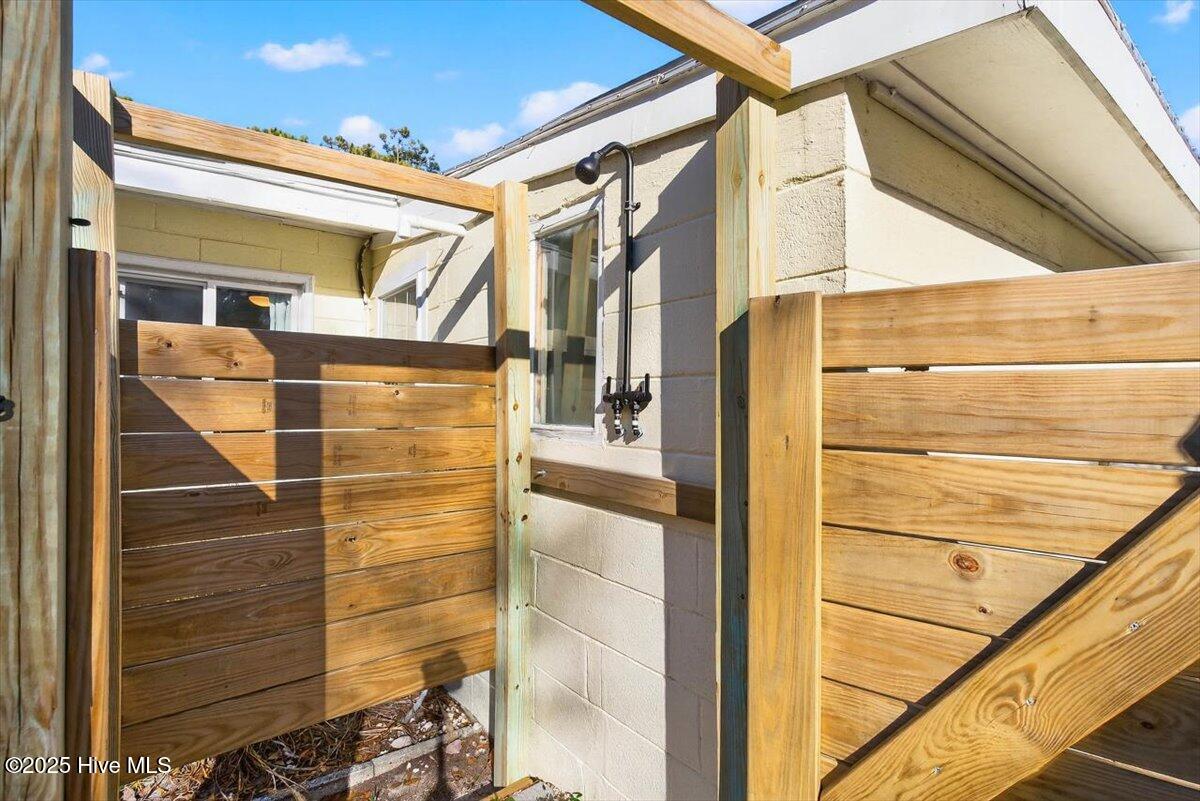 100547366 | Photo 40