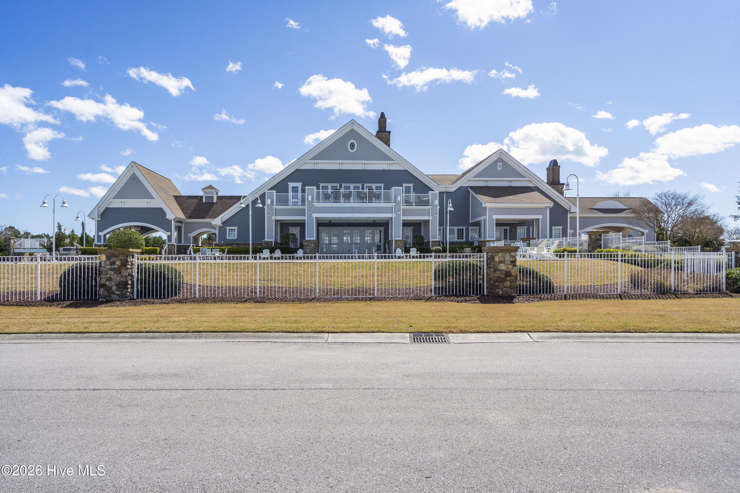 100568018 | Photo 64