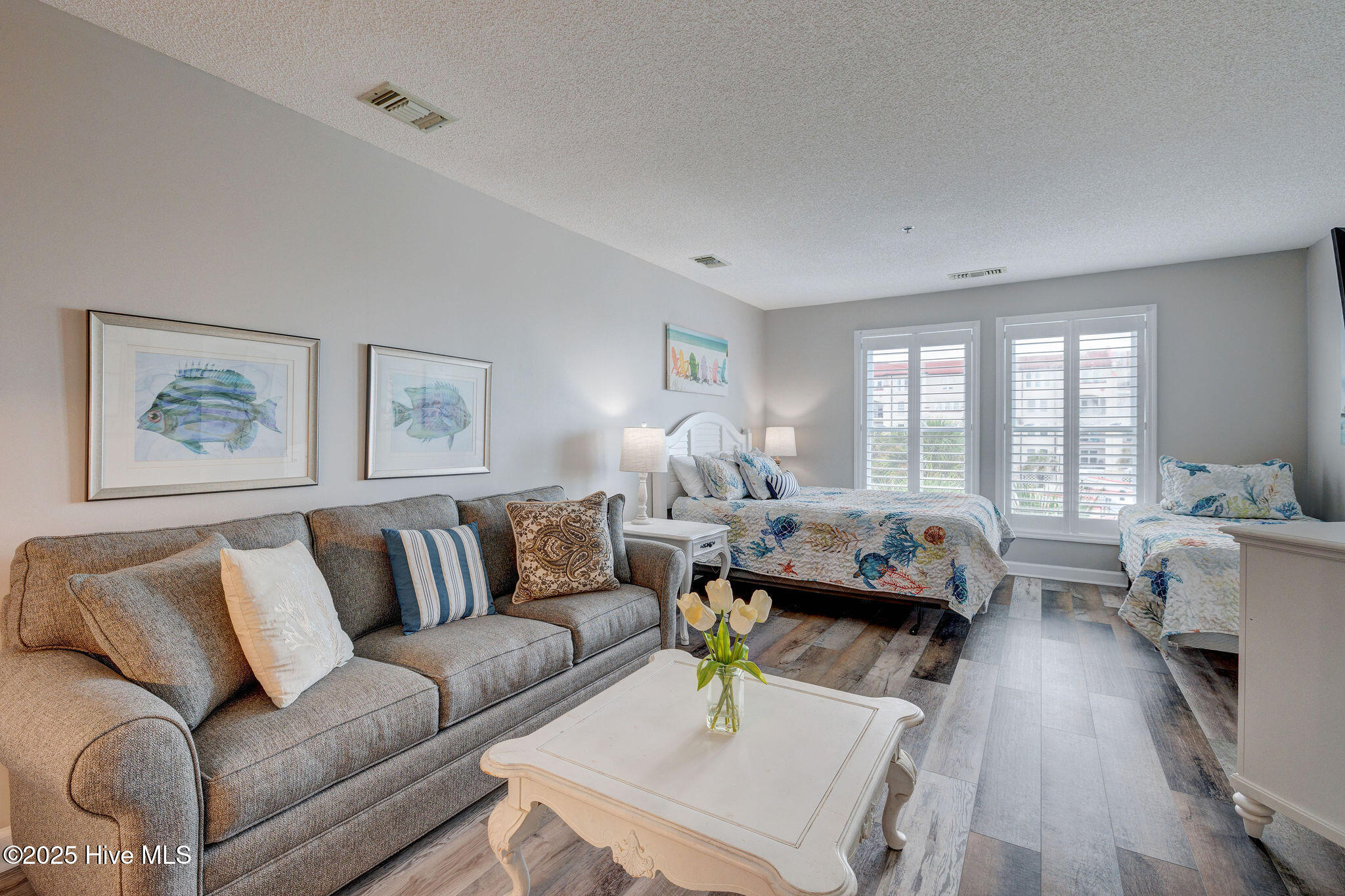 100526361 | Photo 12