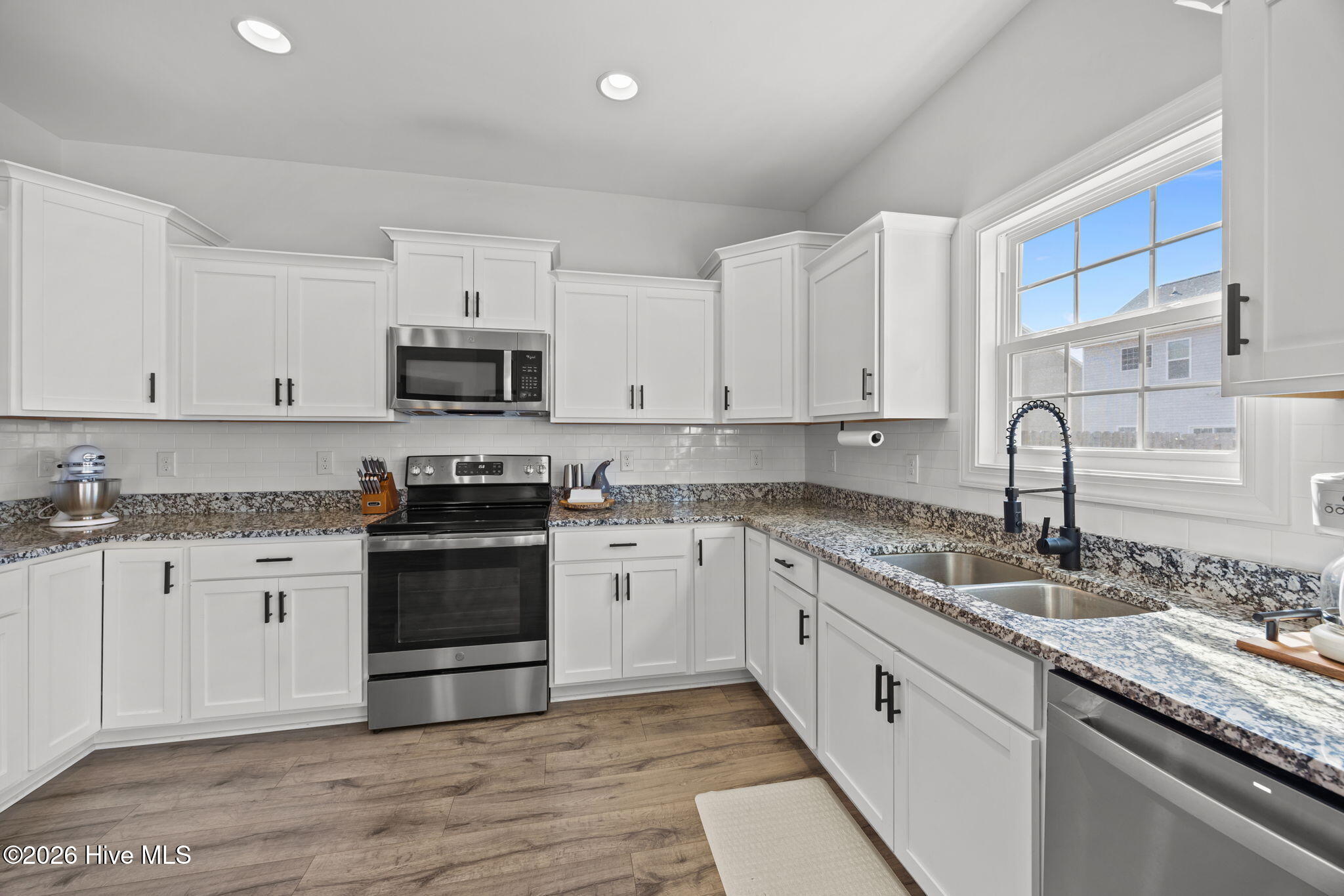 100556491 | Photo 16