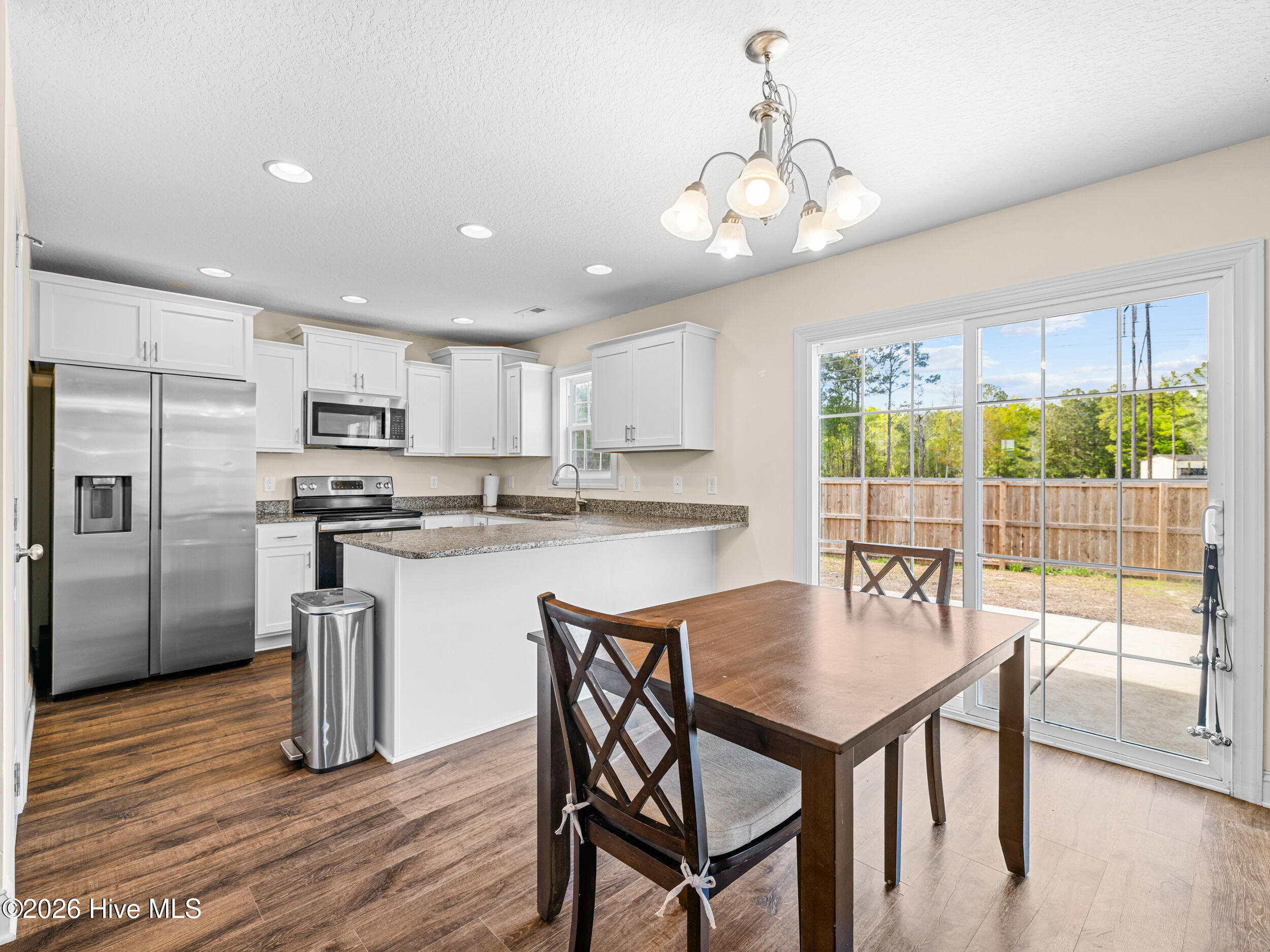 100567423 | Photo 18