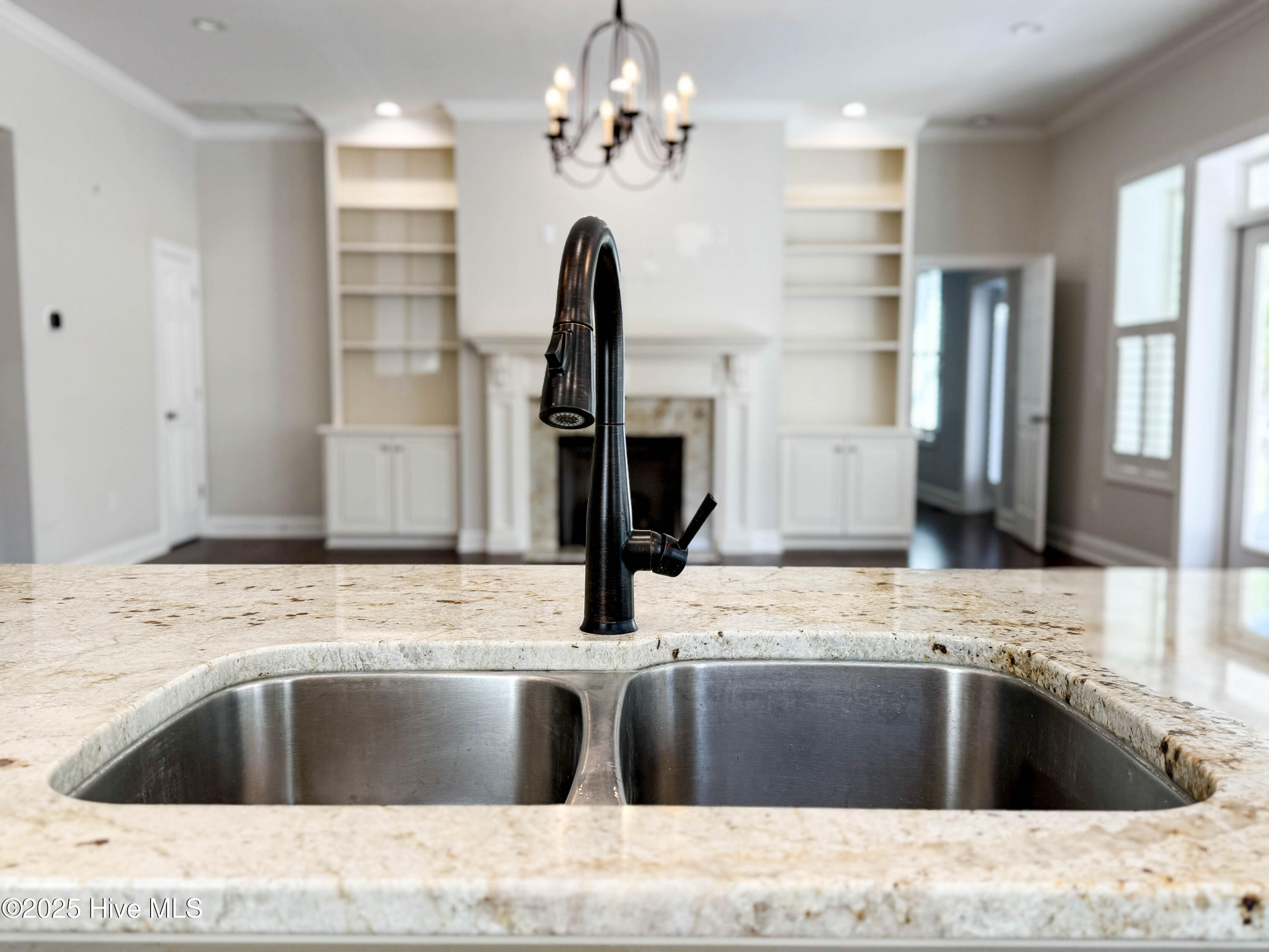 100537477 | Photo 24