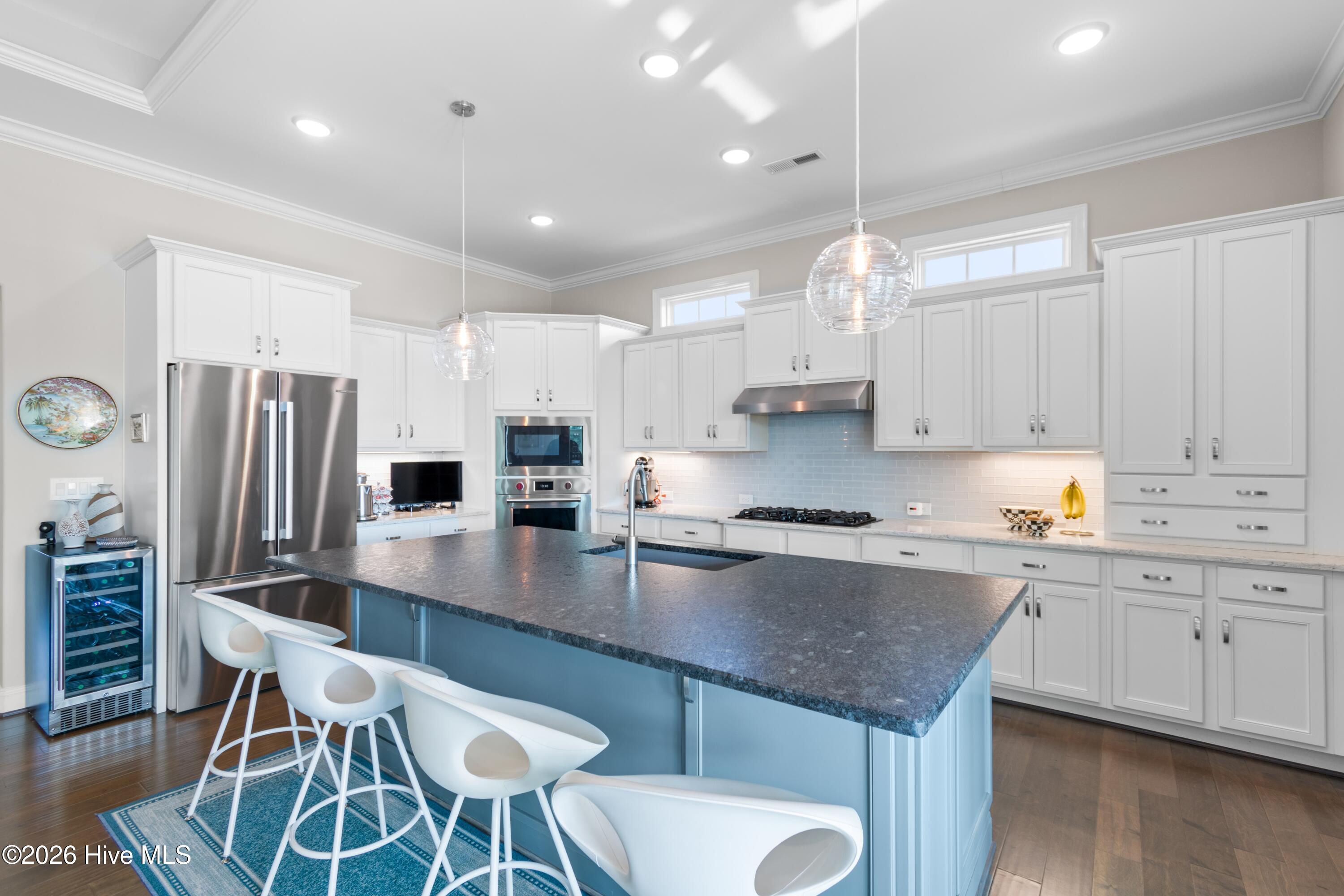 100560288 | Photo 25