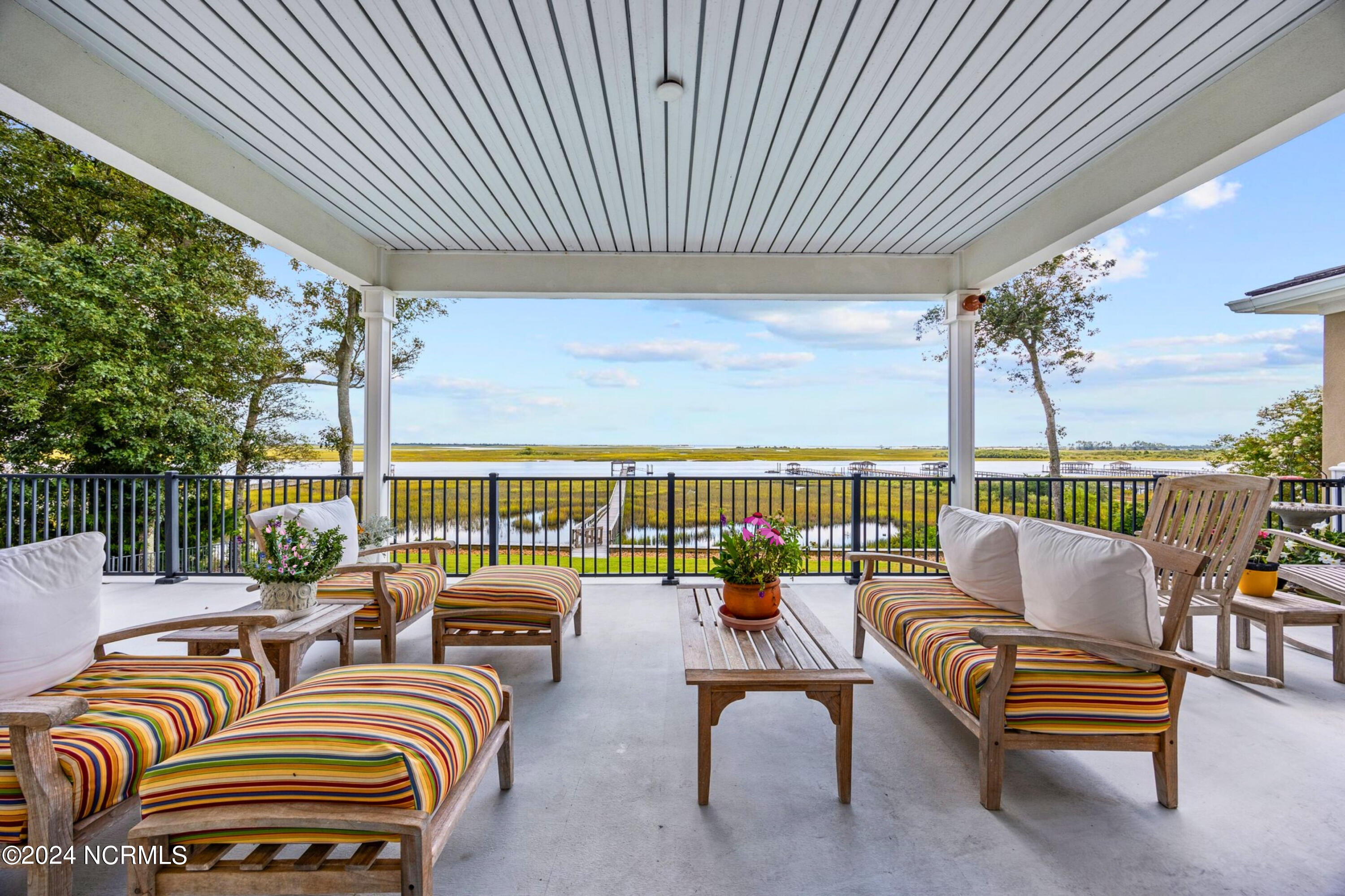 100553128 | Photo 11