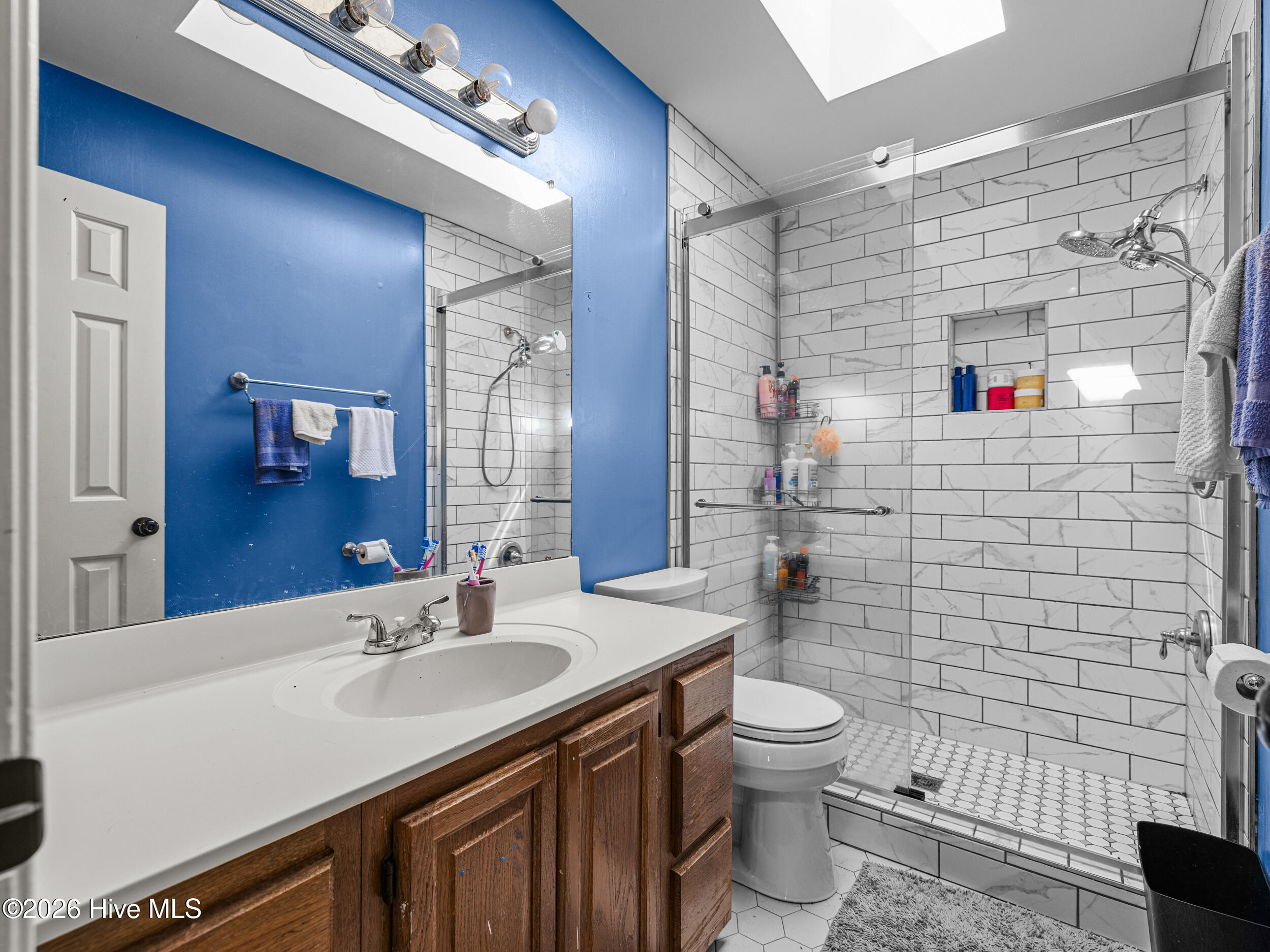 100570486 | Photo 50