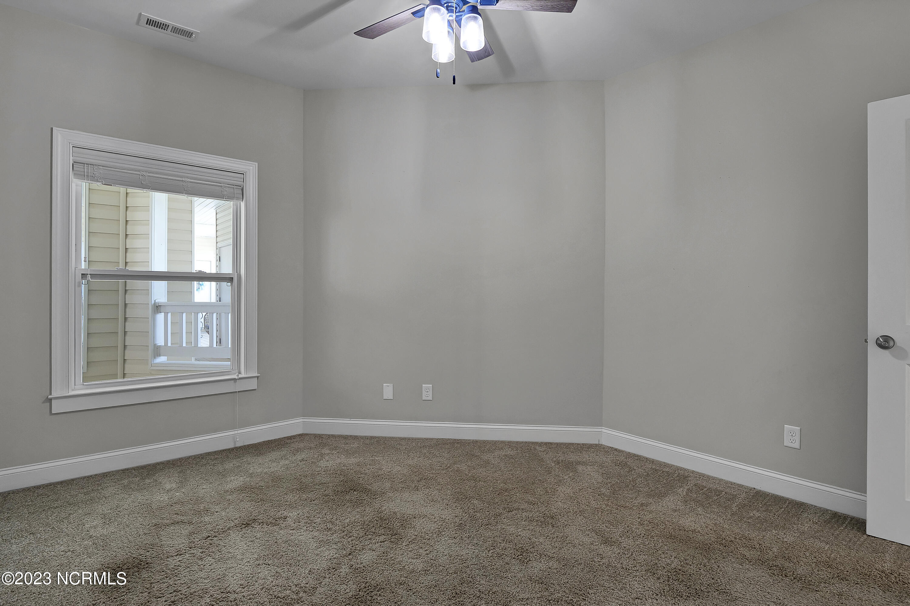 100549733 | Photo 14