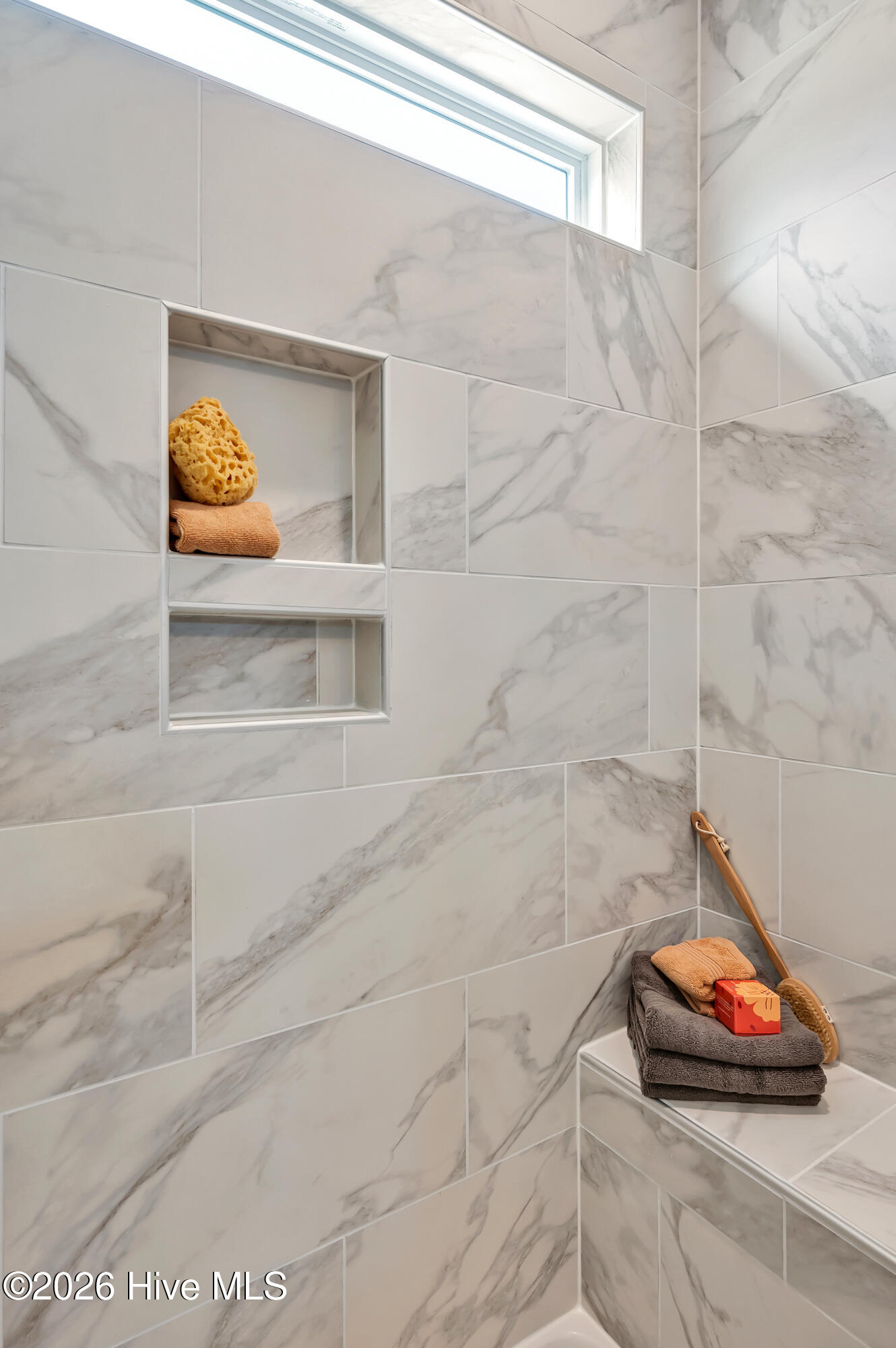 100548090 | Photo 33