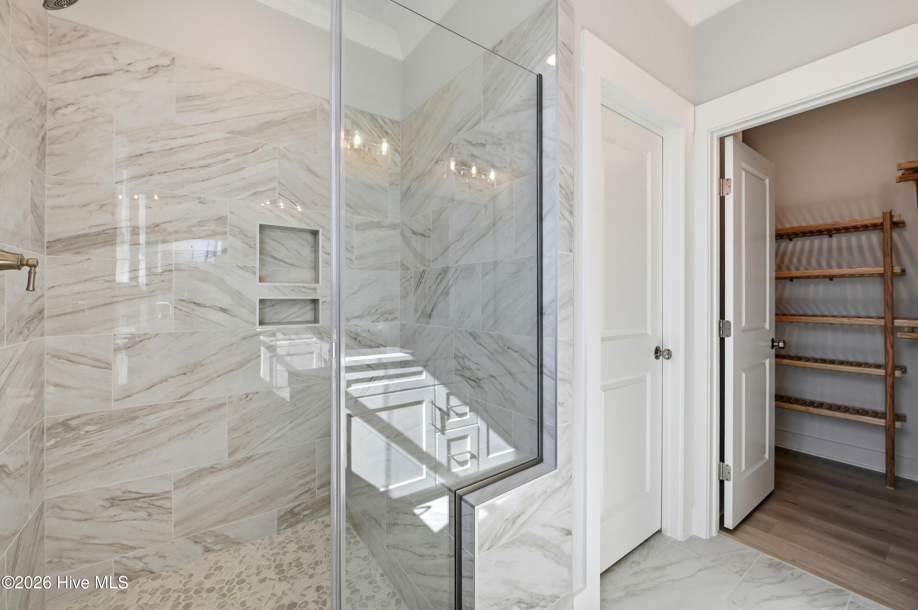 100566798 | Photo 26