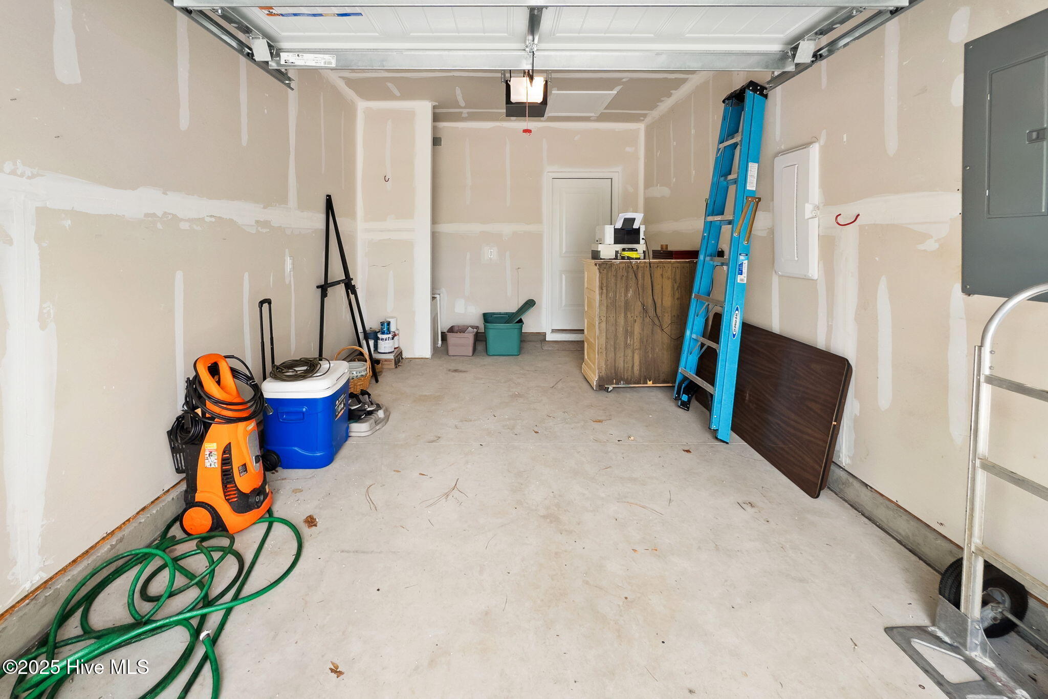 100517445 | Photo 35