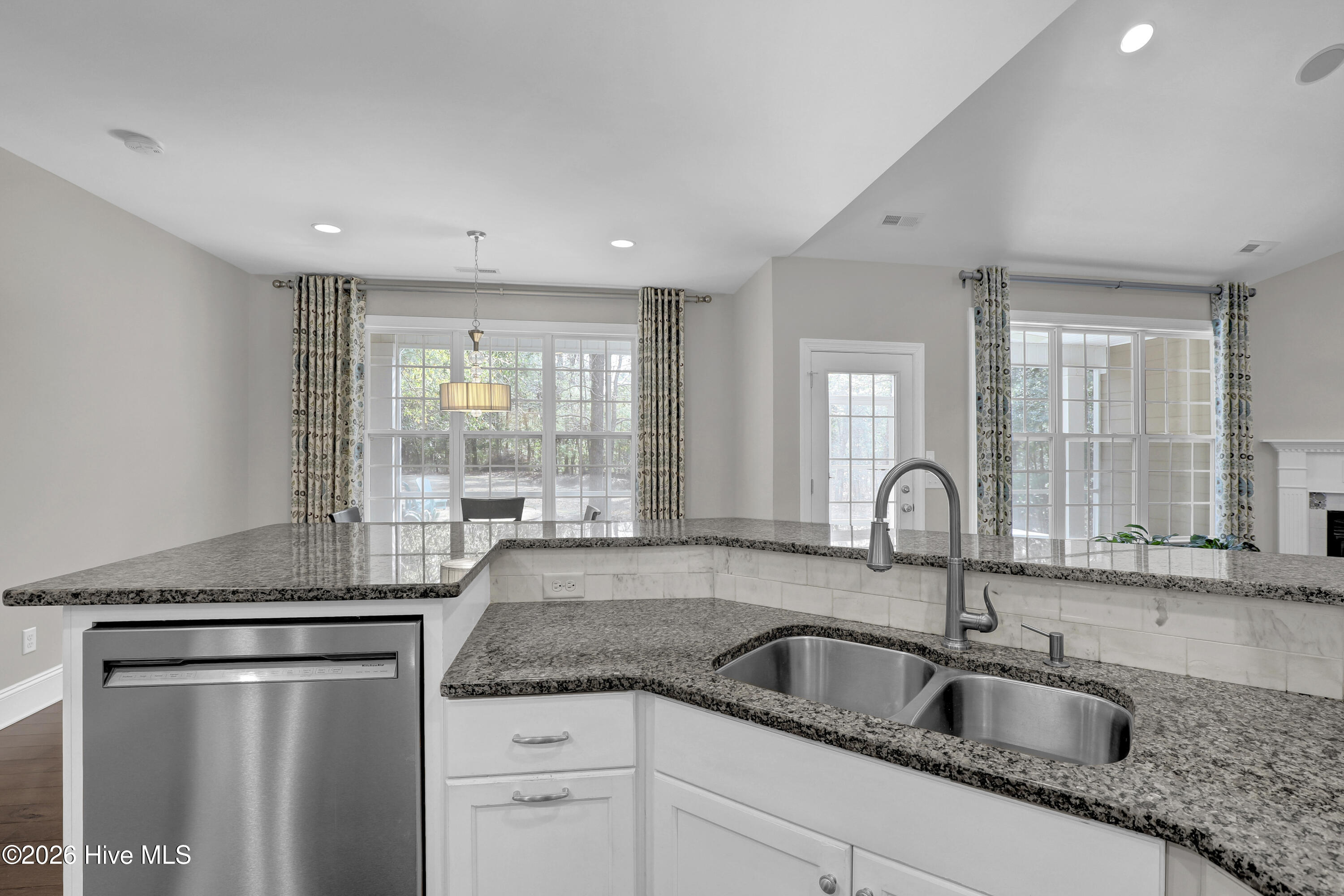 100549522 | Photo 14