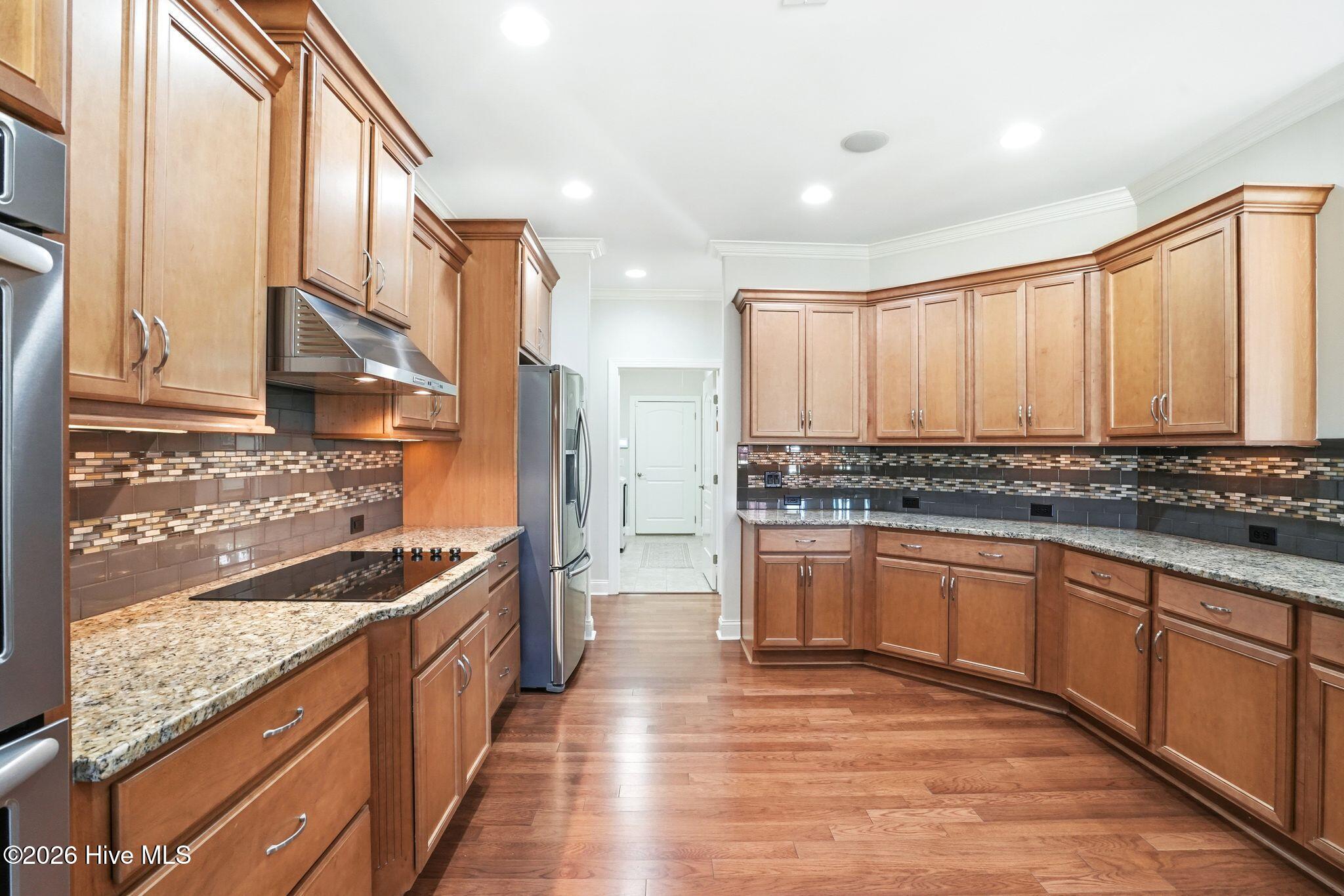 100565235 | Photo 19