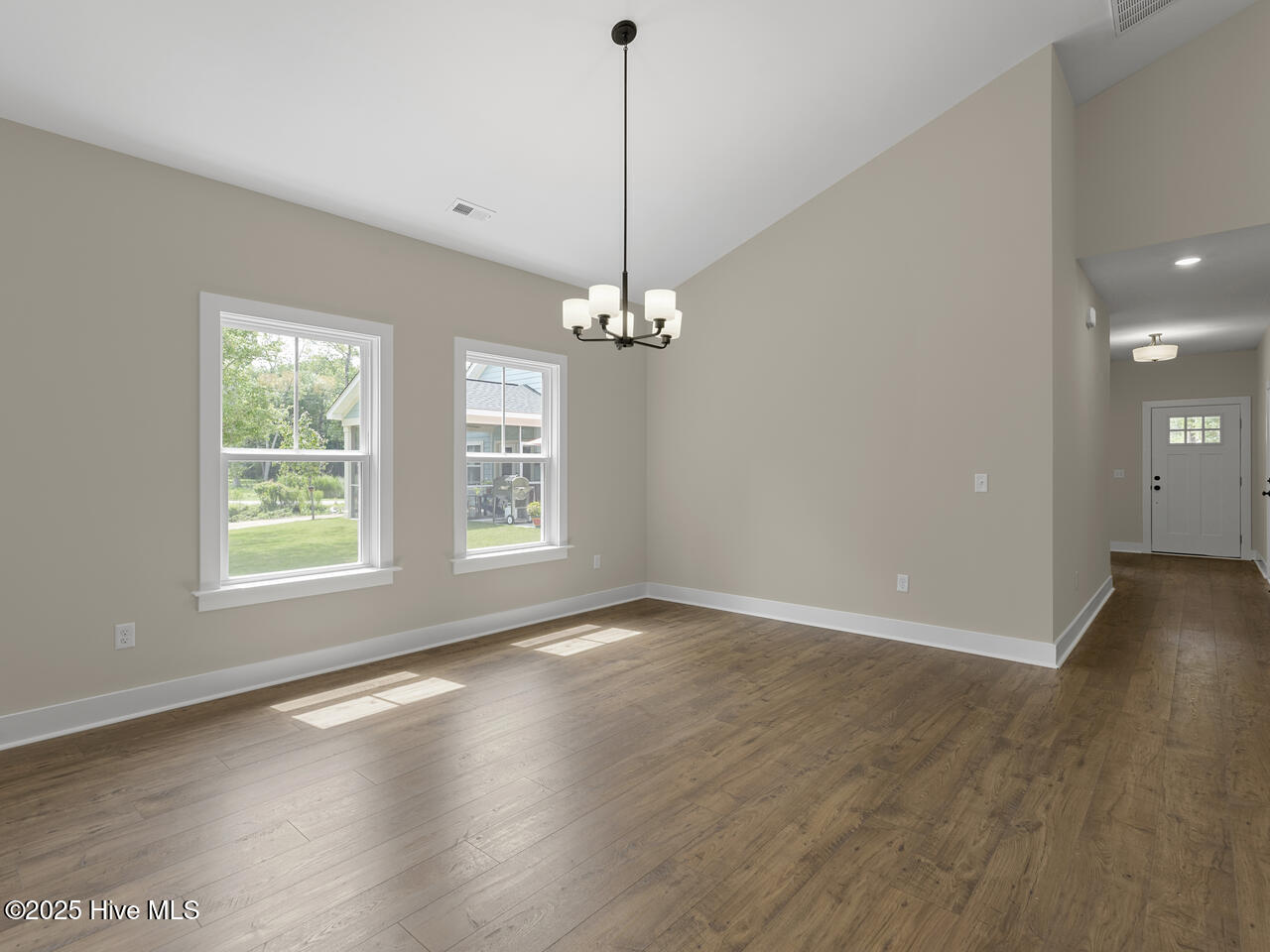 100515961 | Photo 17