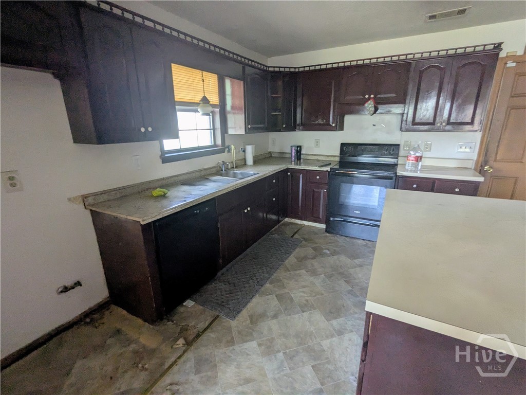 Homes for sale in Savannah, GA | 2141 Alaska St, Savannah, GA 31404 | MLS# SA349712